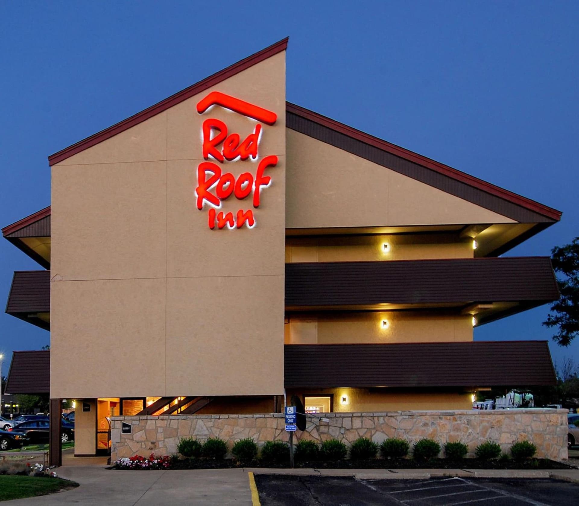 Red Roof Inn Toledo University interior in Toledo, OH — gallery photo 2