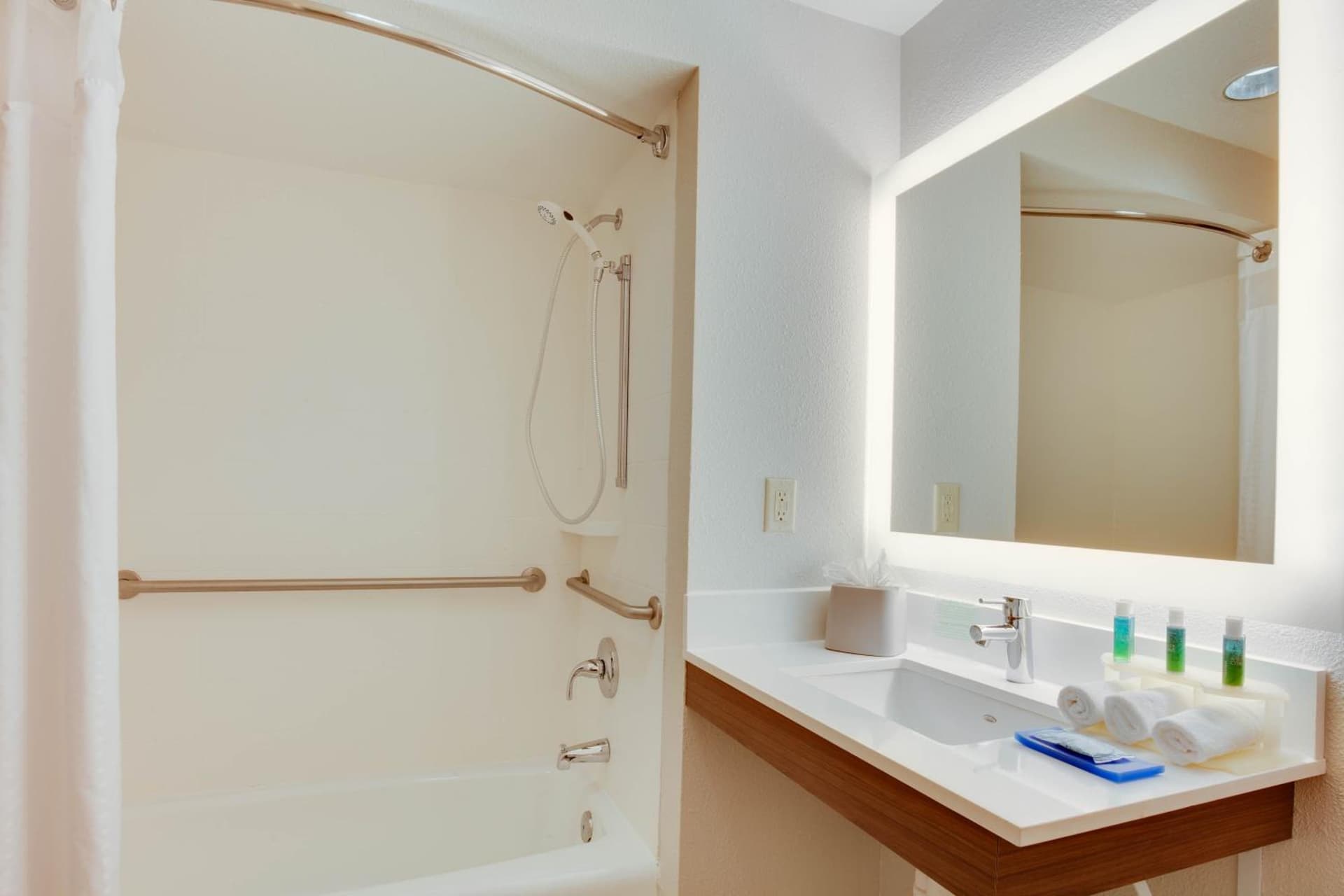 Staybridge Suites Orlando South by IHG interior in Orlando, FL — gallery photo 2