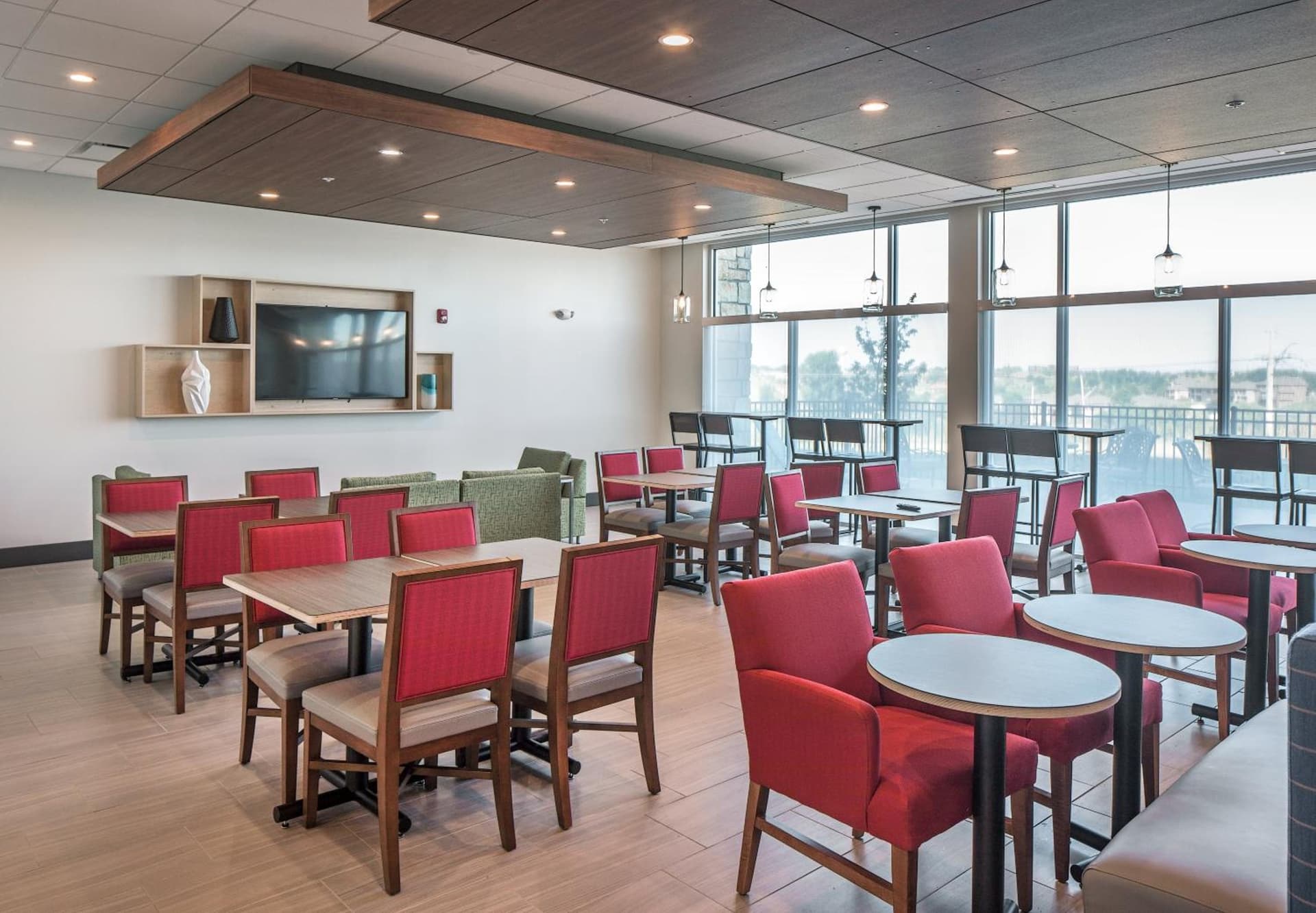 Holiday Inn Express & Suites - West Omaha - Elkhorn by IHG gallery photo in Omaha, NE — image 4