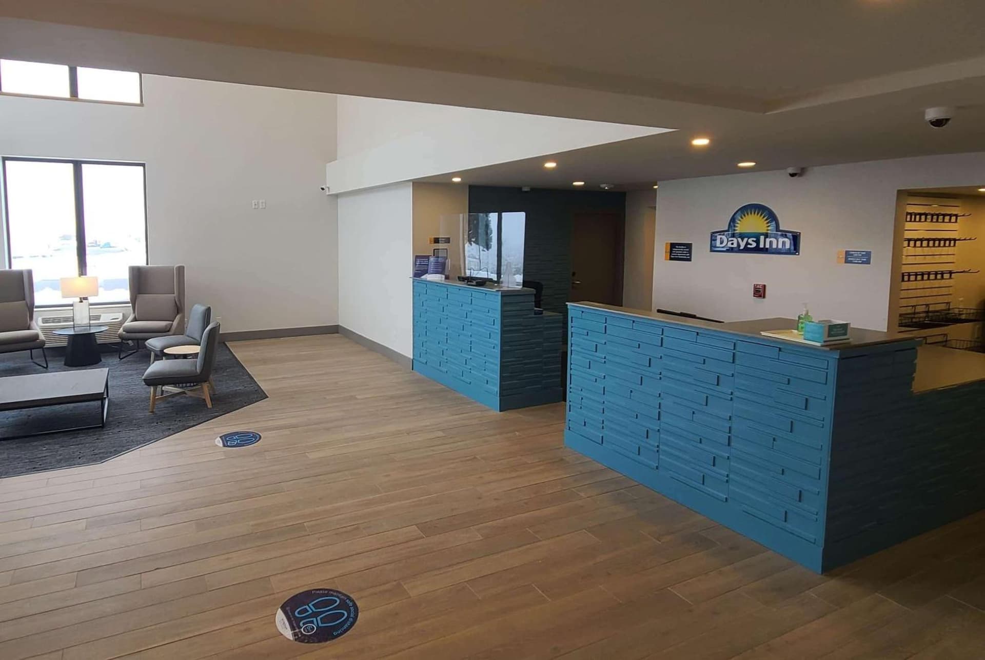Days Inn by Wyndham Johnson Creek interior in Johnson Creek, WI — gallery photo 2