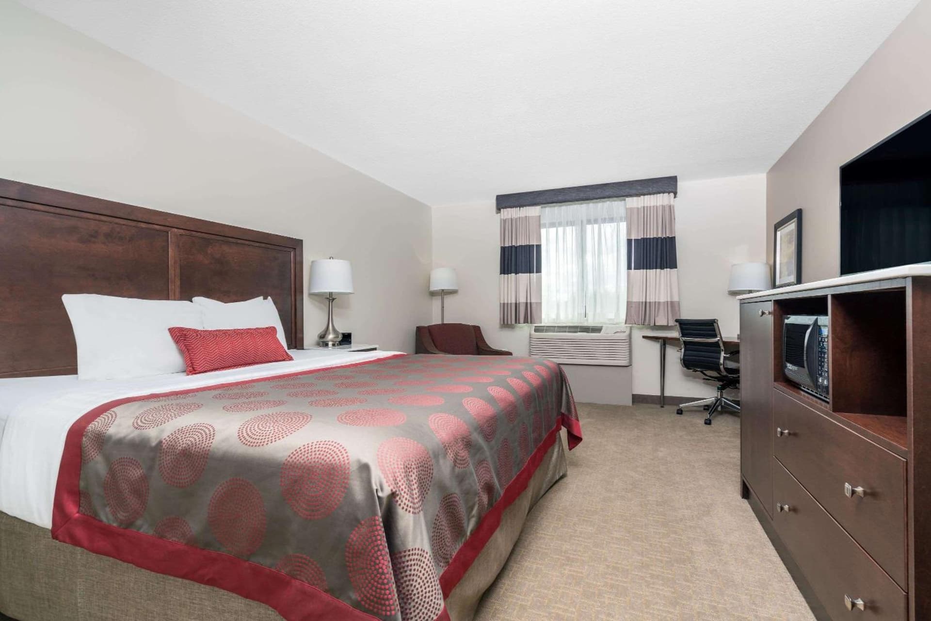 Ramada by Wyndham Minneapolis Golden Valley property views in Minneapolis, MN — gallery photo 3