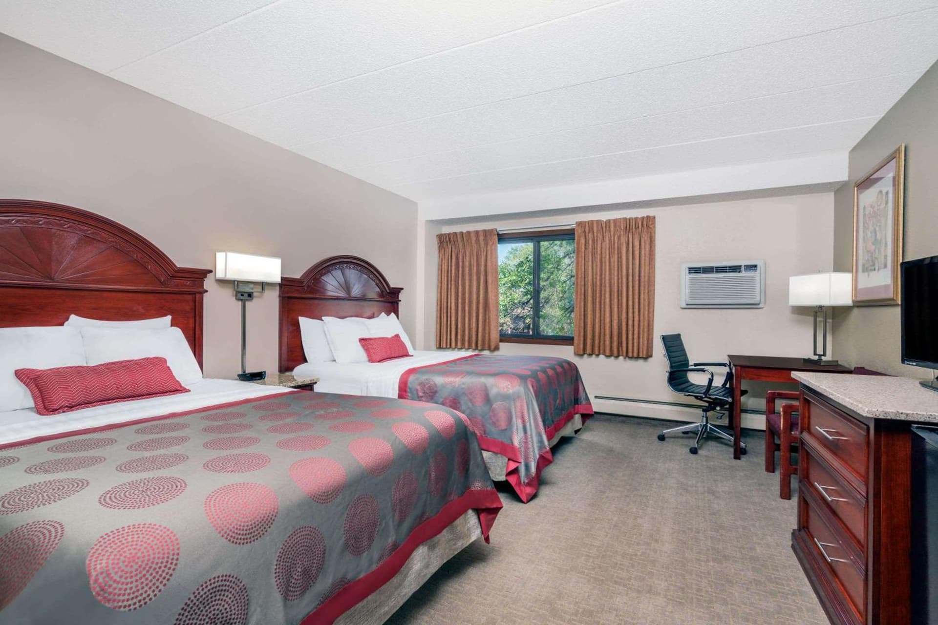 Ramada by Wyndham Minneapolis Golden Valley gallery photo in Minneapolis, MN — image 11