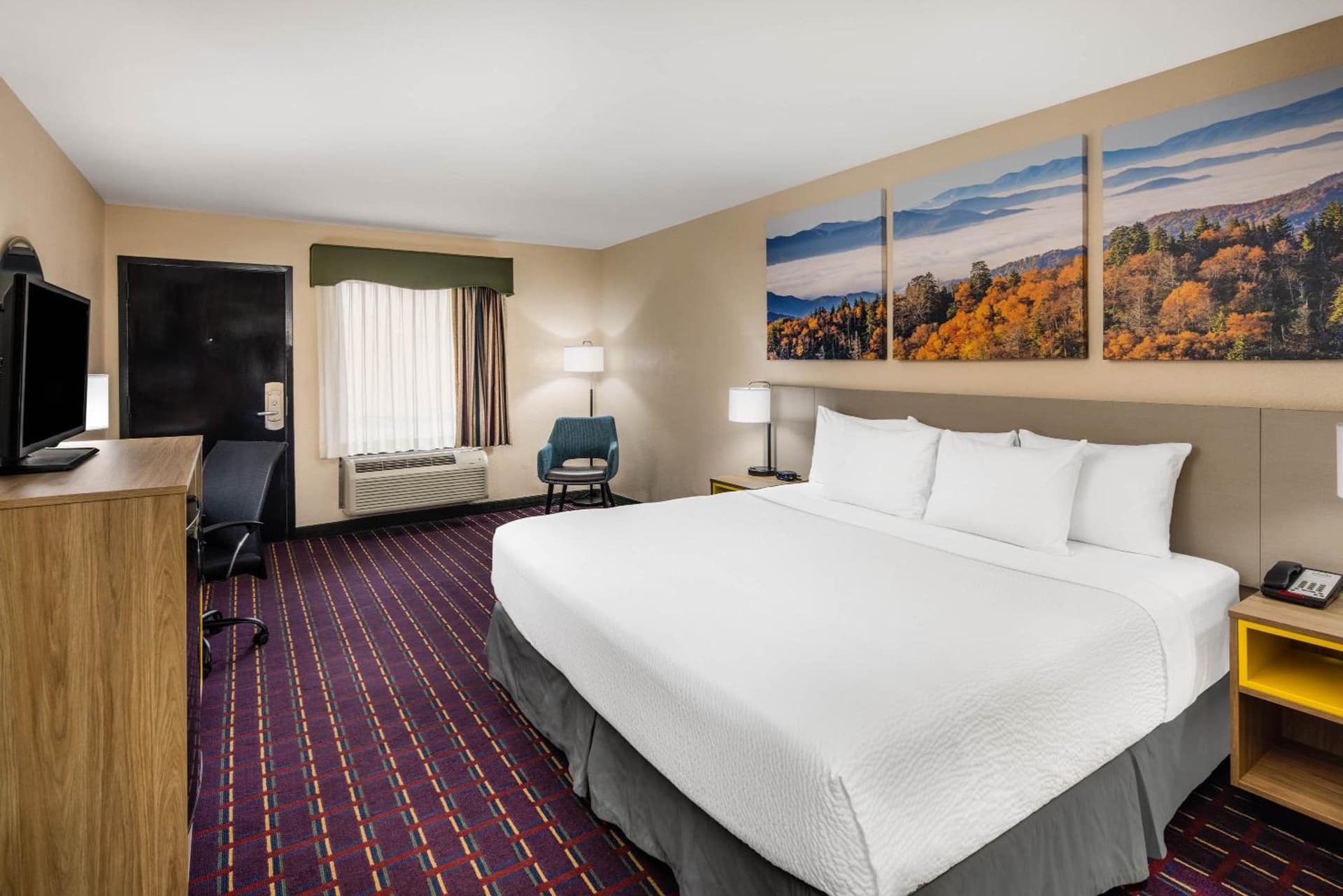 Days Inn by Wyndham Murphy property views in Murphy, NC — gallery photo 3