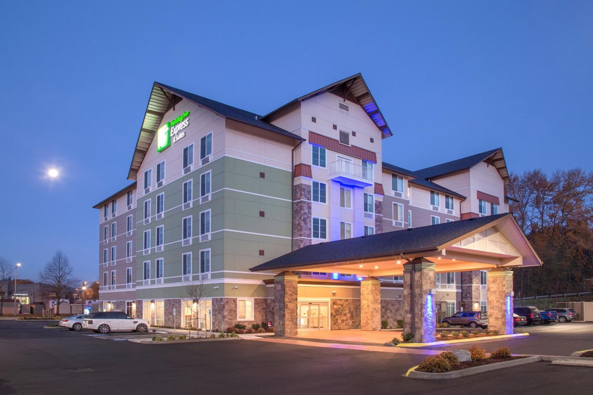 Holiday Inn Express & Suites - Seattle South - Tukwila by IHG featured exterior or lobby in Tukwila, WA — similar hotel