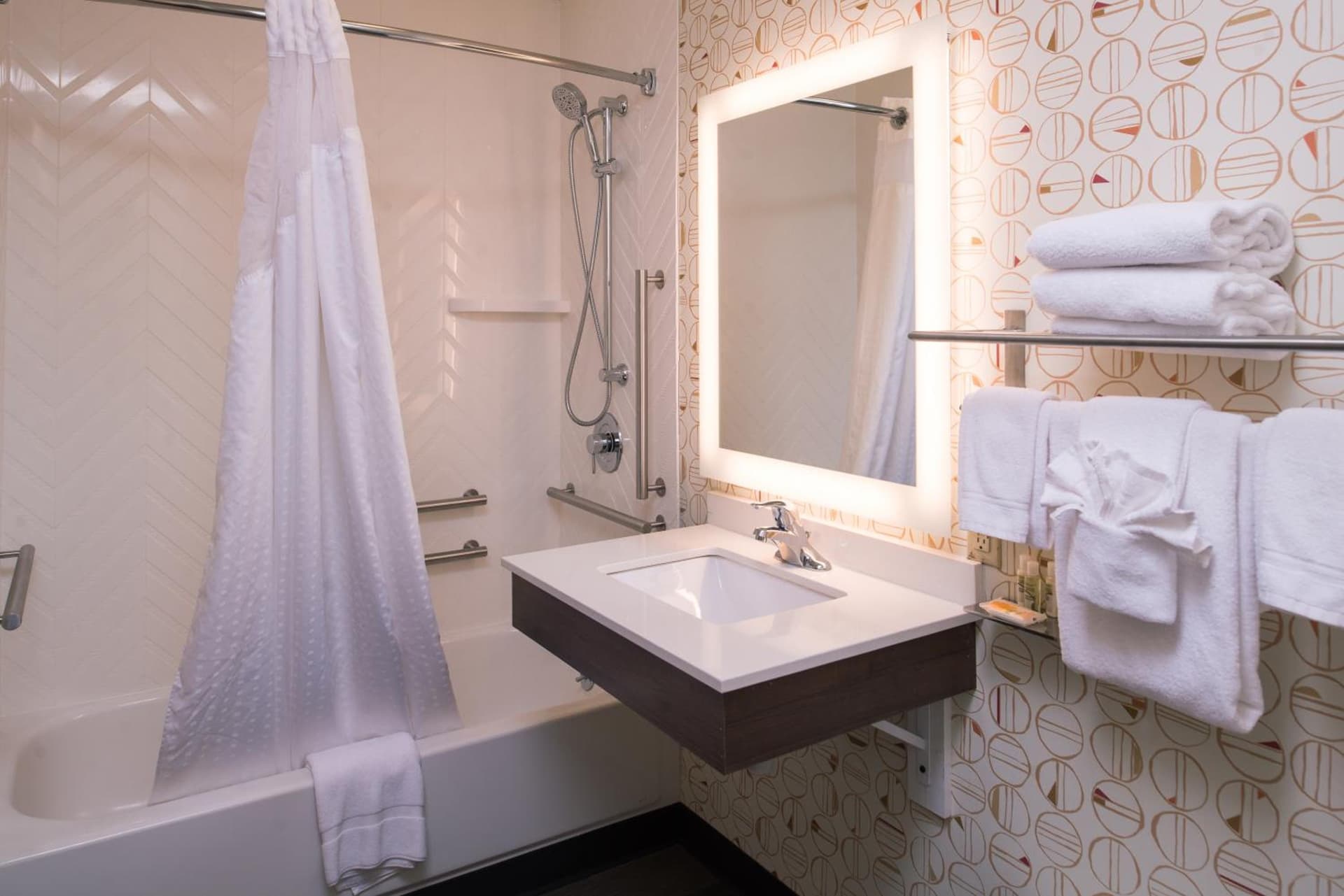 Holiday Inn Auburn-Finger Lakes Region by IHG interior in Auburn, NY — gallery photo 2
