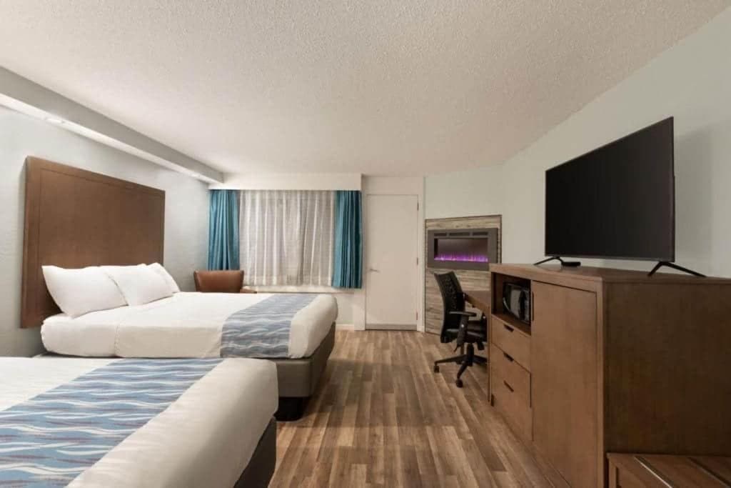 Gatlinburg River Inn property views in Gatlinburg, TN — gallery photo 3
