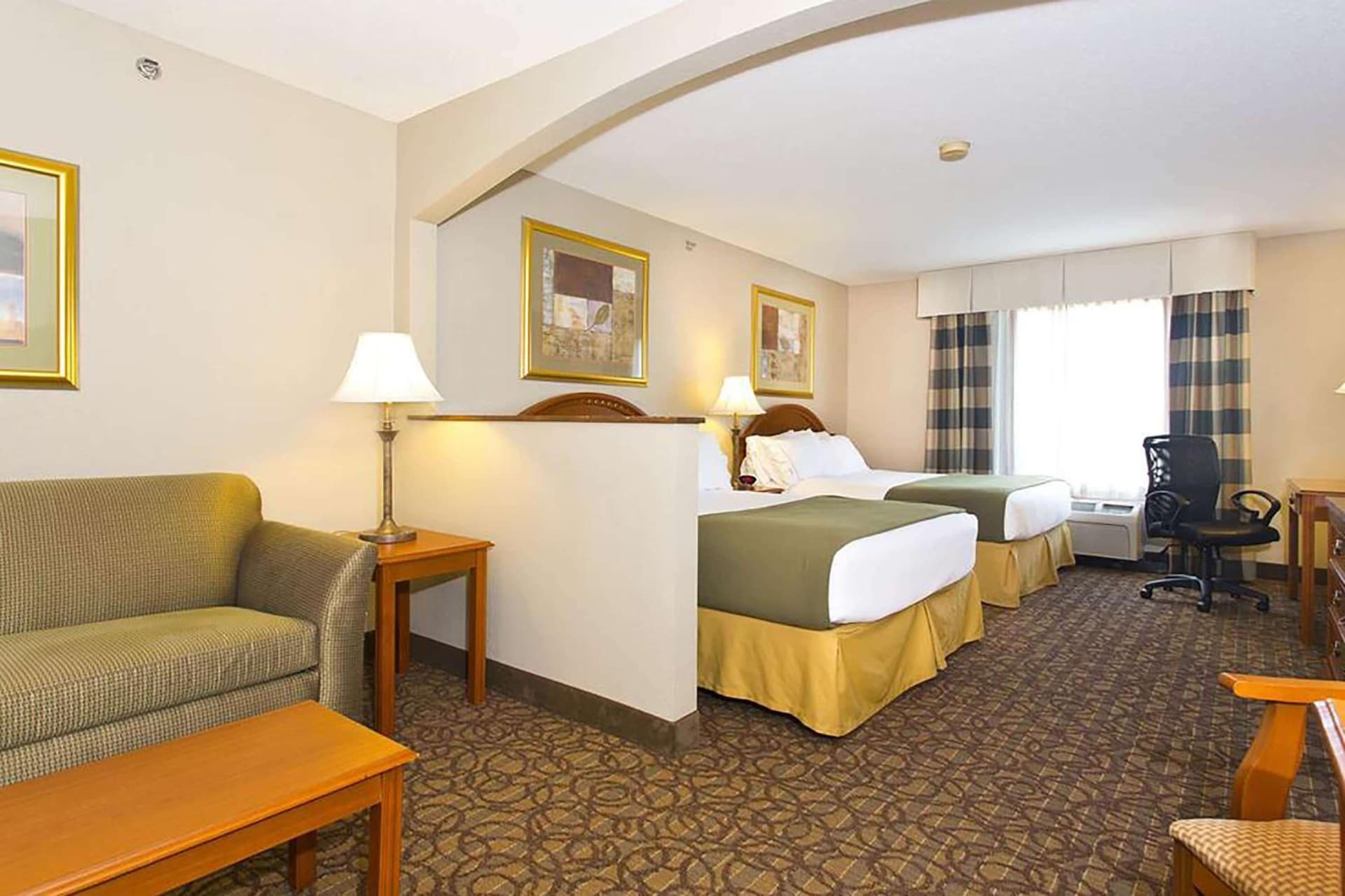 Spark by Hilton La Crosse Onalaska interior in Onalaska, WI — gallery photo 2
