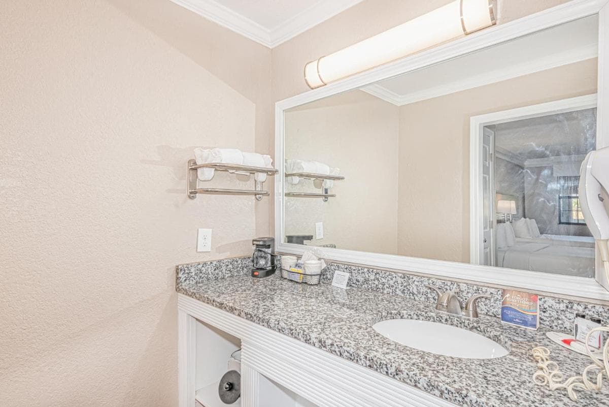 Casa Bella Inn & Suites Extended Stay gallery photo in Tallahassee, FL — image 16
