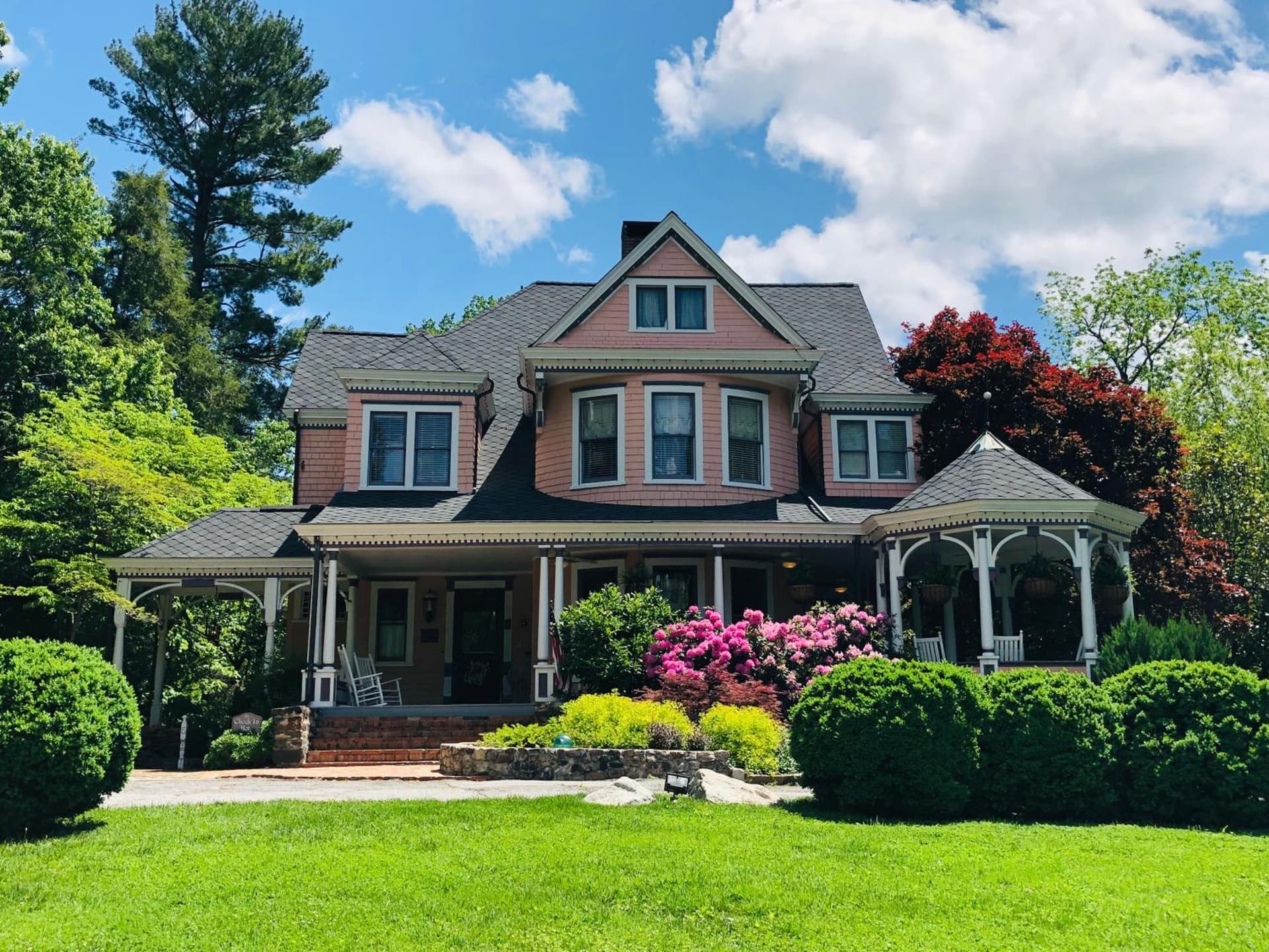 Beaufort House Inn featured exterior or lobby in Asheville, NC — similar hotel