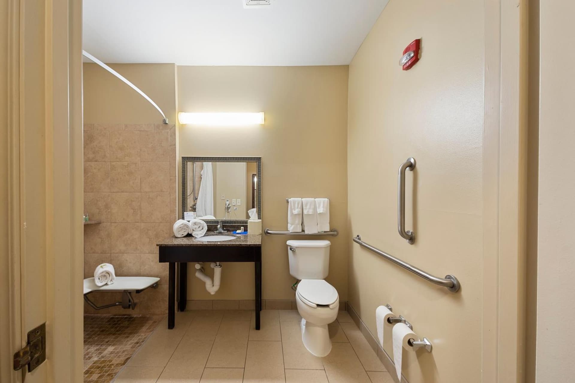 Holiday Inn Express Bloomington West by IHG gallery photo in Bloomington, IL — image 42