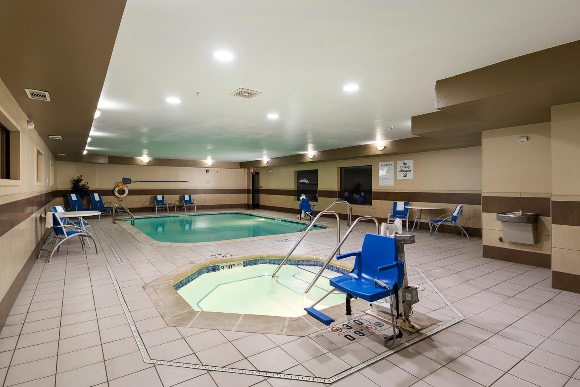Holiday Inn Express Bloomington West by IHG gallery photo in Bloomington, IL — image 38