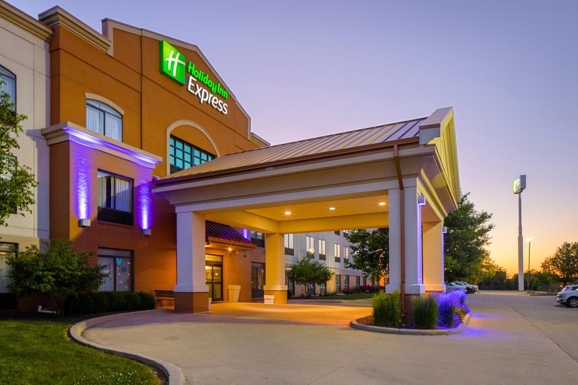 Holiday Inn Express Bloomington West by IHG featured exterior or lobby in Bloomington, IL — similar hotel