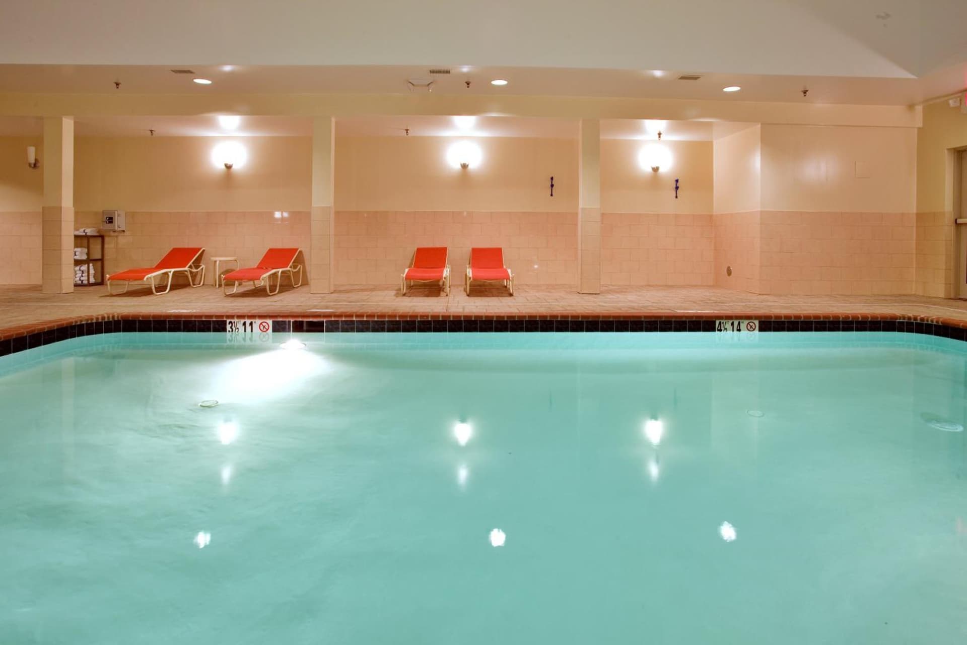 Holiday Inn Express Hotel & Suites Fredericksburg by IHG gallery photo in Fredericksburg, VA — image 13