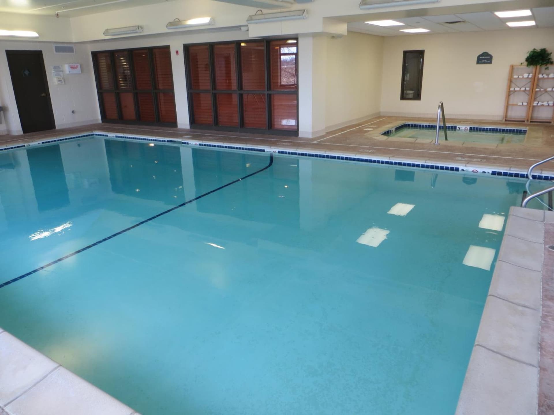 Wingate by Wyndham Peoria - Complimentary Area Shuttle gallery photo in Peoria, IL — image 7