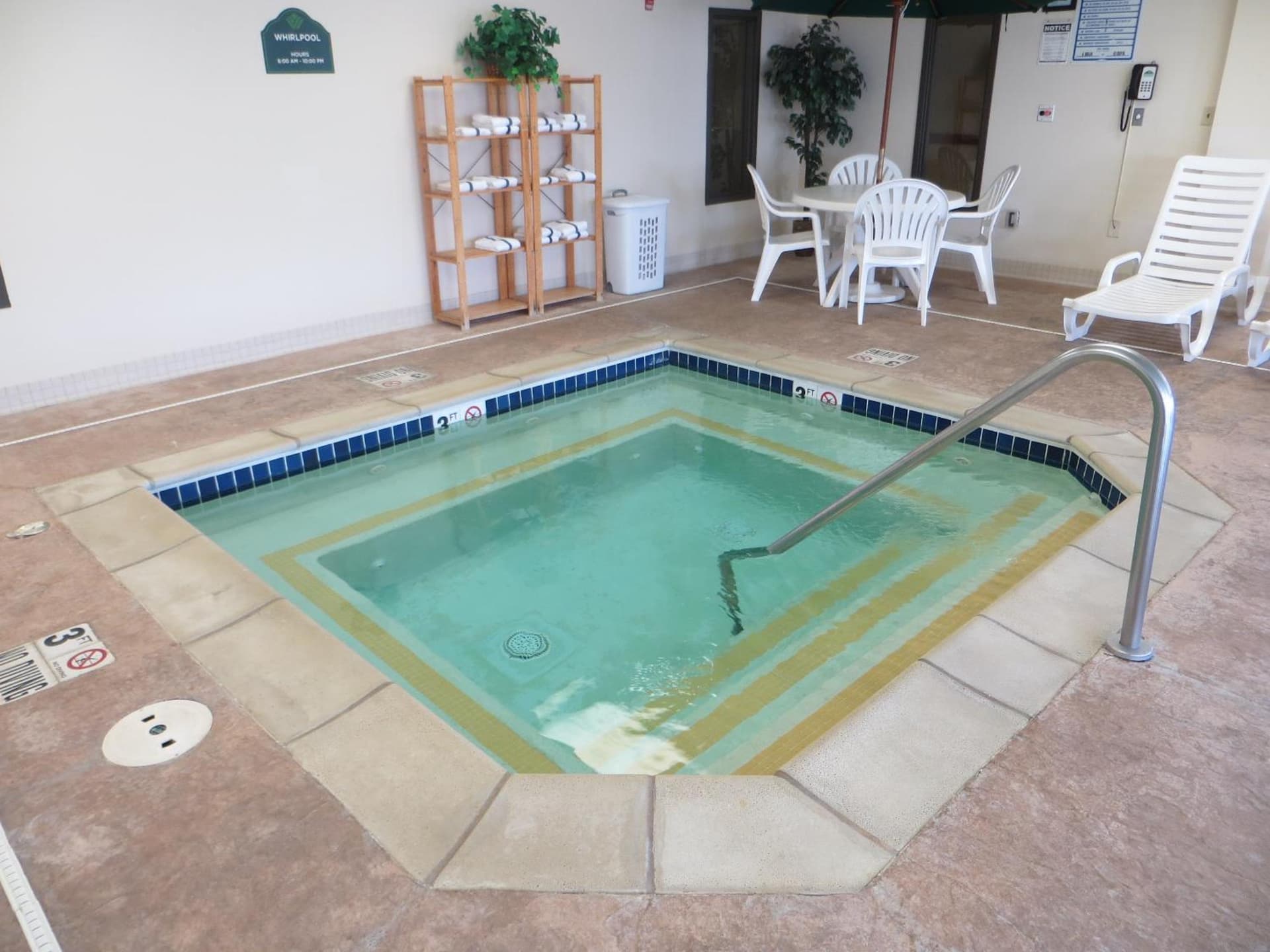 Wingate by Wyndham Peoria - Complimentary Area Shuttle gallery photo in Peoria, IL — image 38