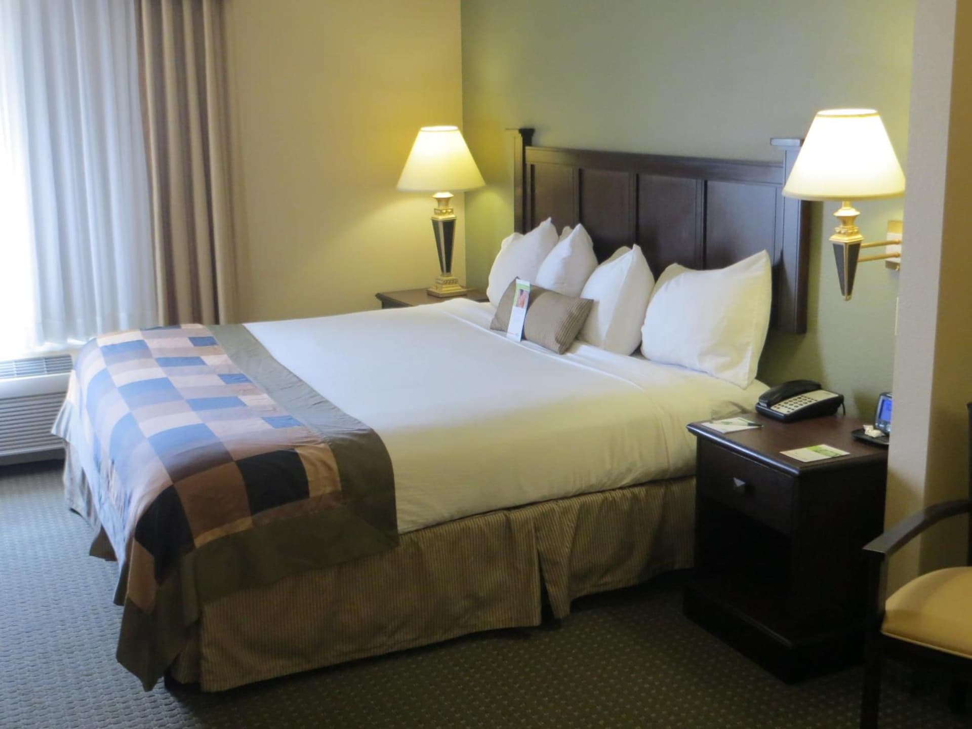 Wingate by Wyndham Peoria - Complimentary Area Shuttle gallery photo in Peoria, IL — image 12
