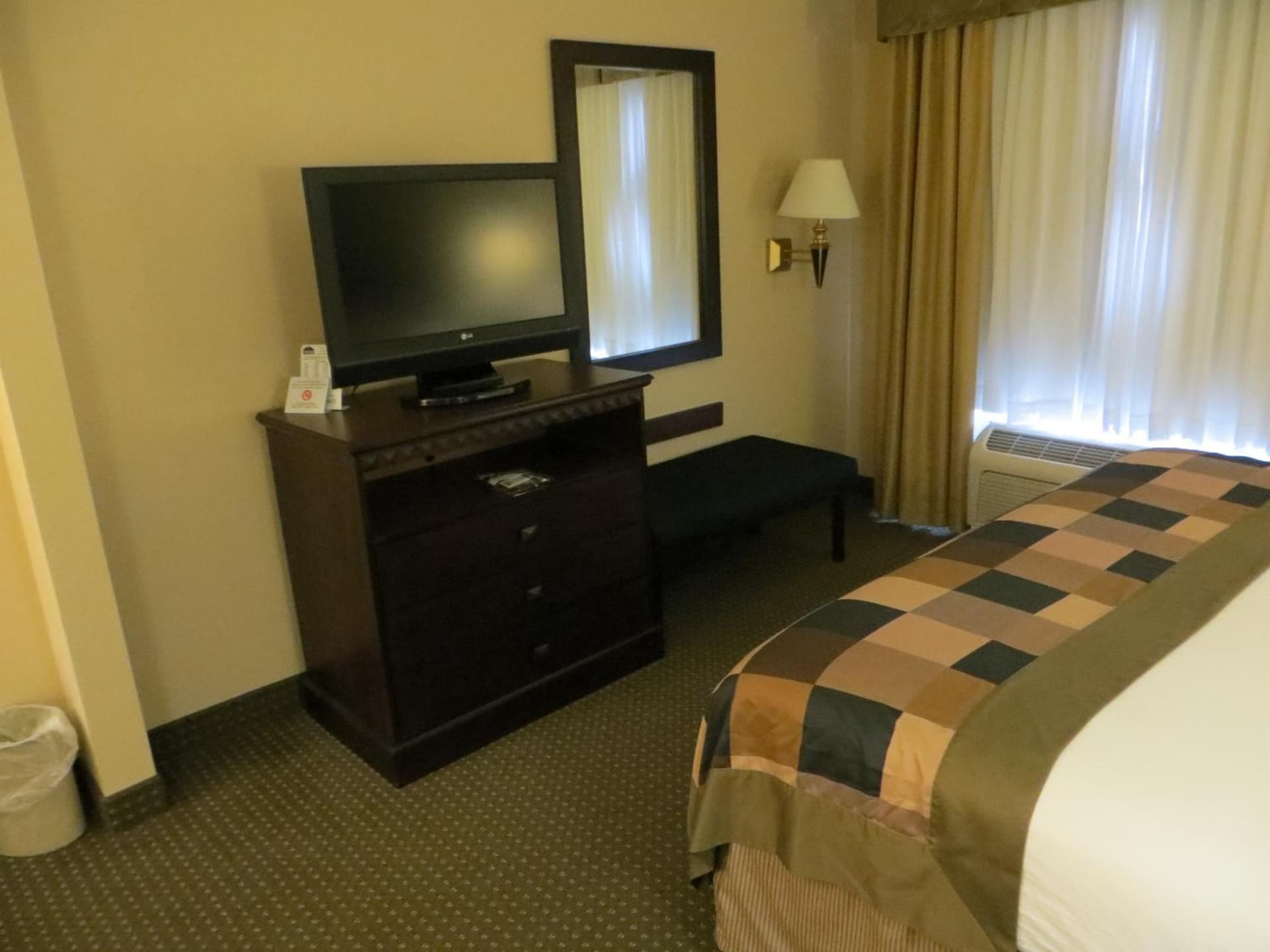 Wingate by Wyndham Peoria - Complimentary Area Shuttle interior in Peoria, IL — gallery photo 2