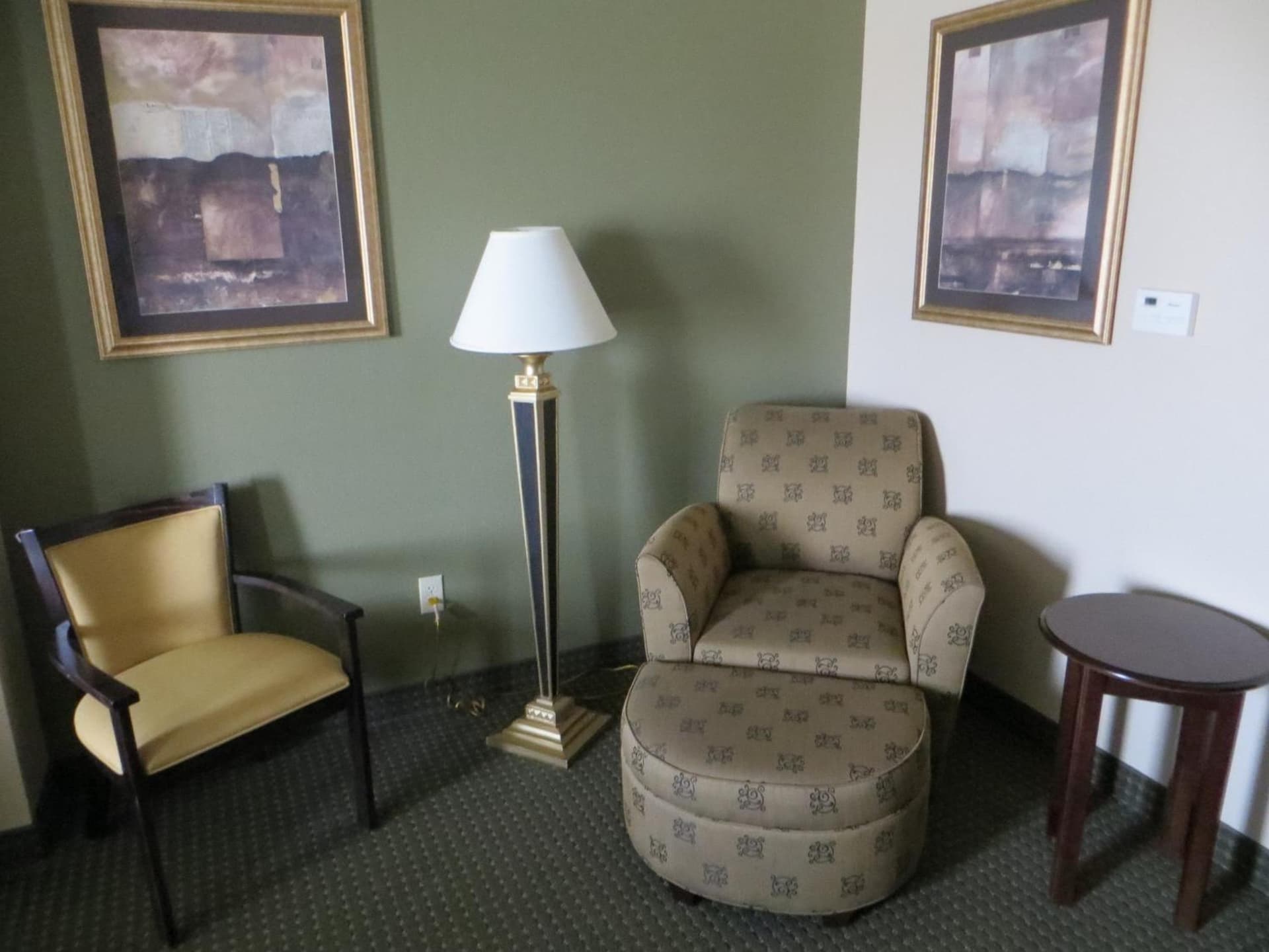 Wingate by Wyndham Peoria - Complimentary Area Shuttle gallery photo in Peoria, IL — image 26