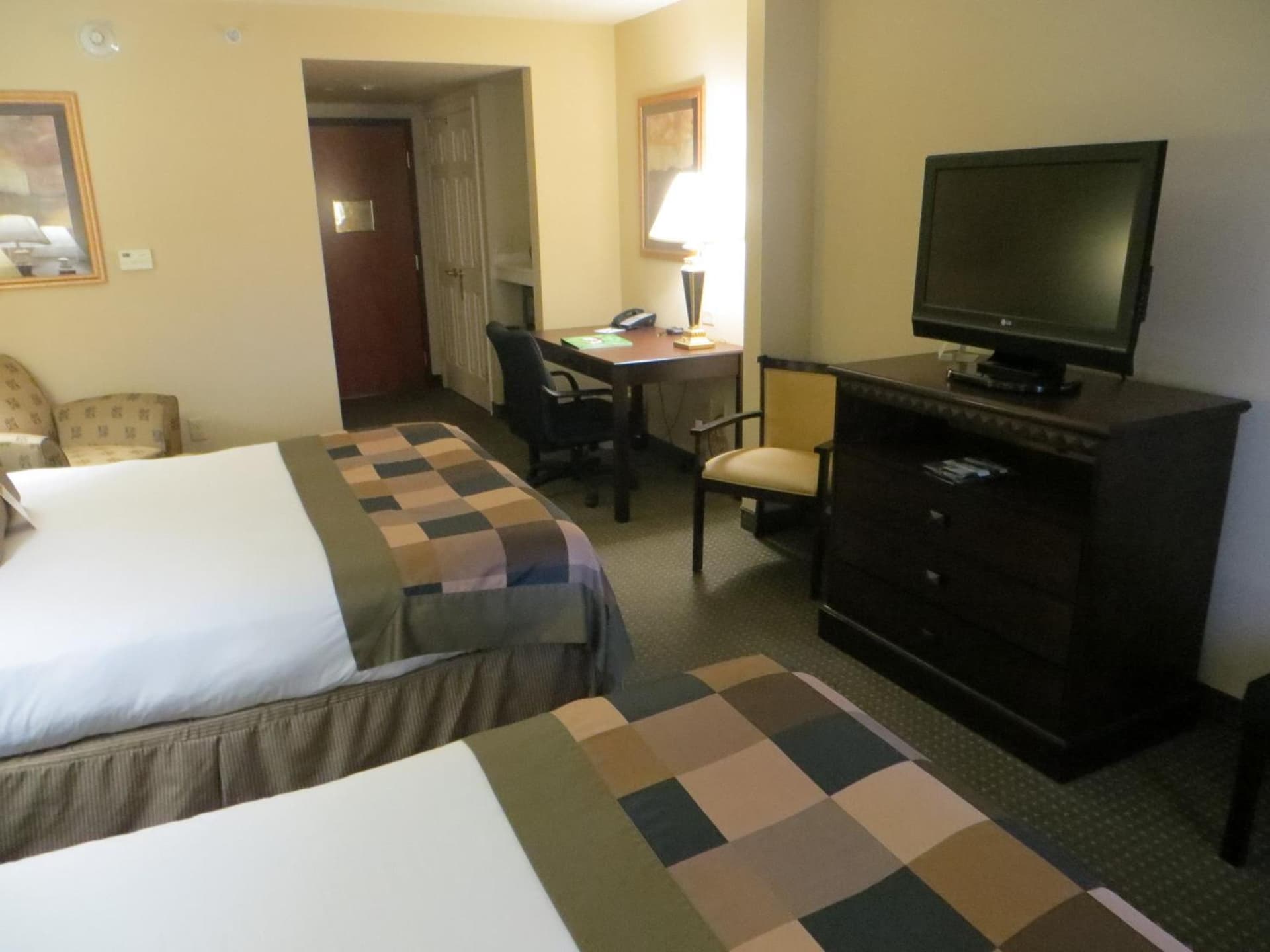 Wingate by Wyndham Peoria - Complimentary Area Shuttle gallery photo in Peoria, IL — image 35