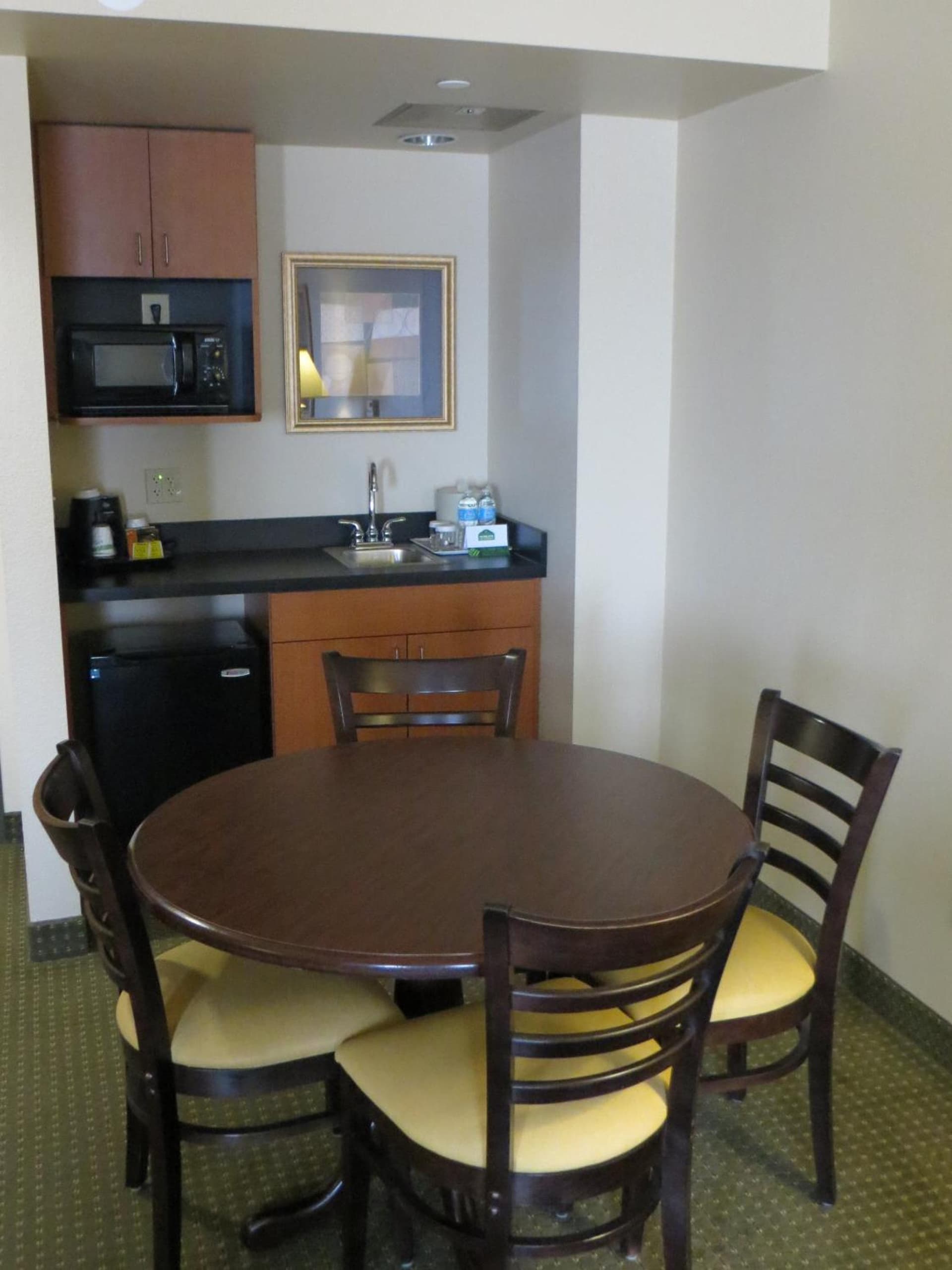 Wingate by Wyndham Peoria - Complimentary Area Shuttle gallery photo in Peoria, IL — image 18