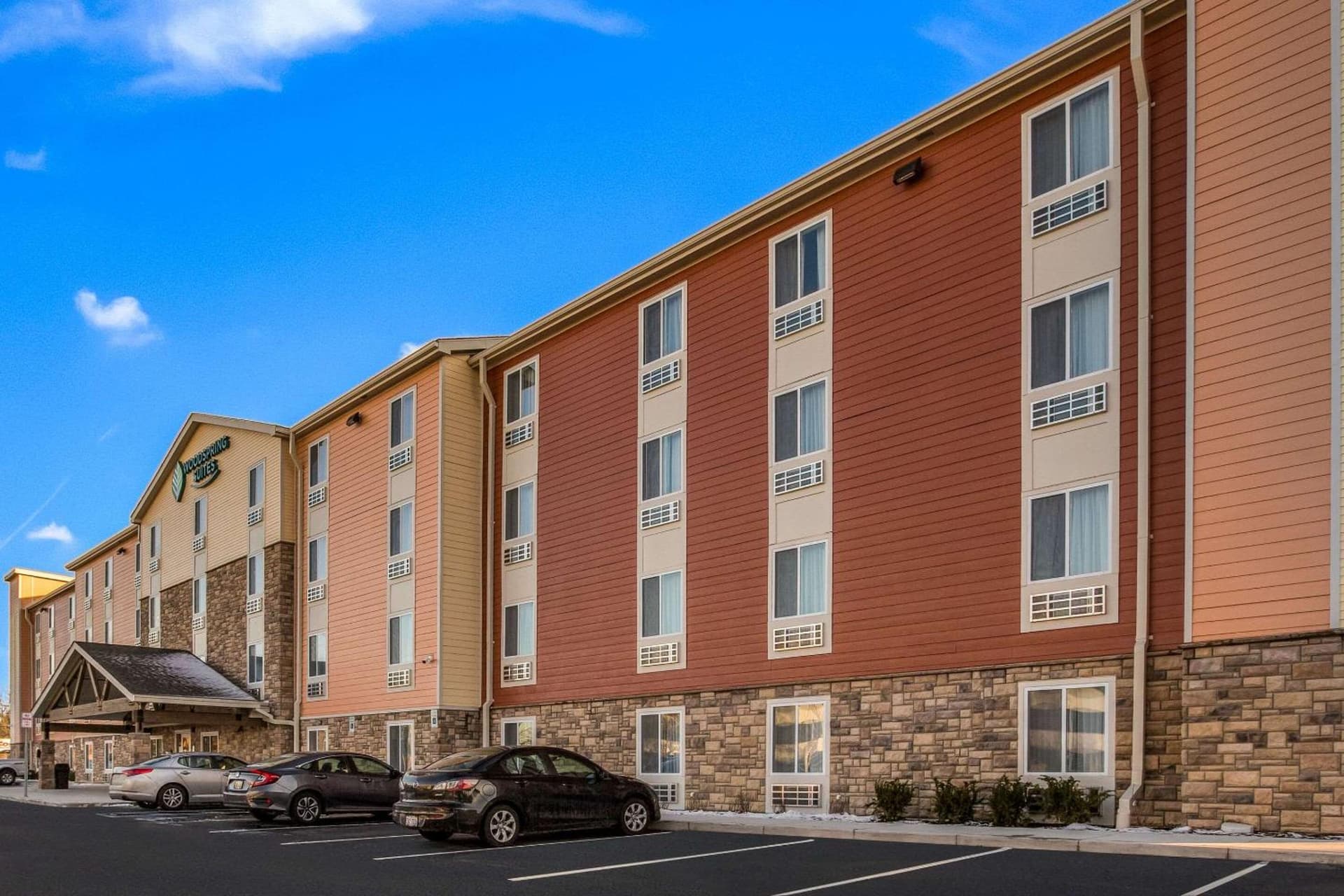 WoodSpring Suites Novi Farmington interior in Farmington Hills, MI — gallery photo 2