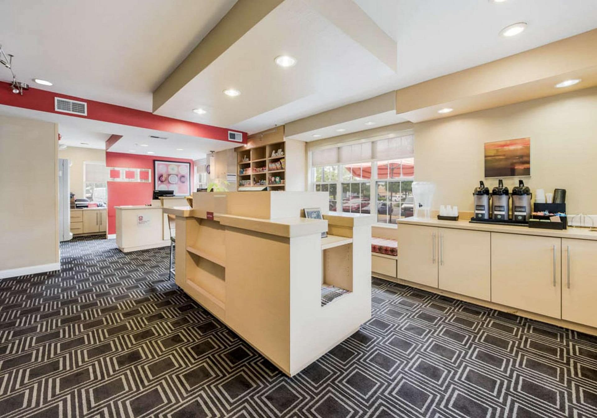 Birch Hills Suites - Blue Ash interior in Blue Ash, OH — gallery photo 2