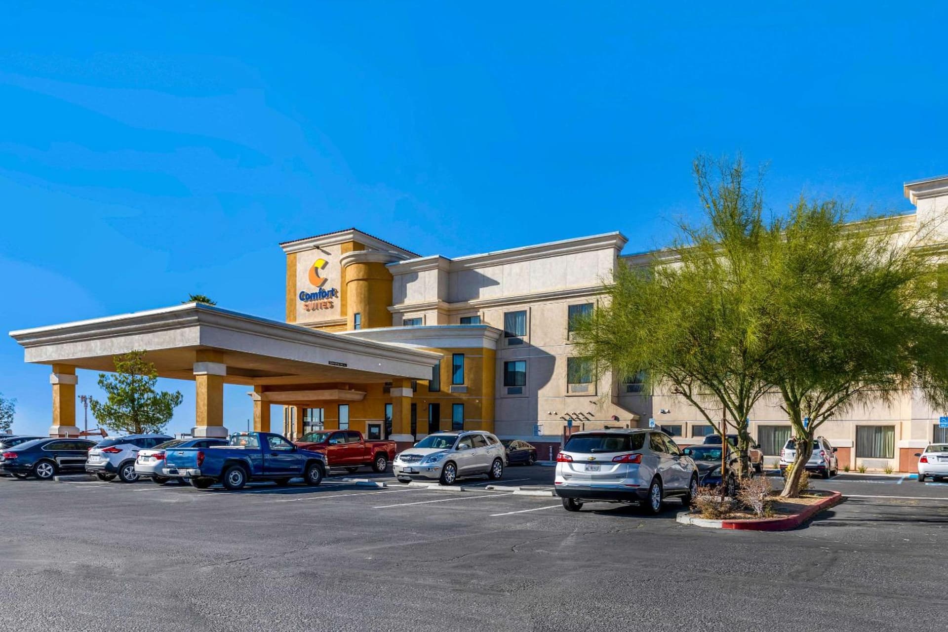 Comfort Suites Barstow near I-15 property views in Barstow, CA — gallery photo 3