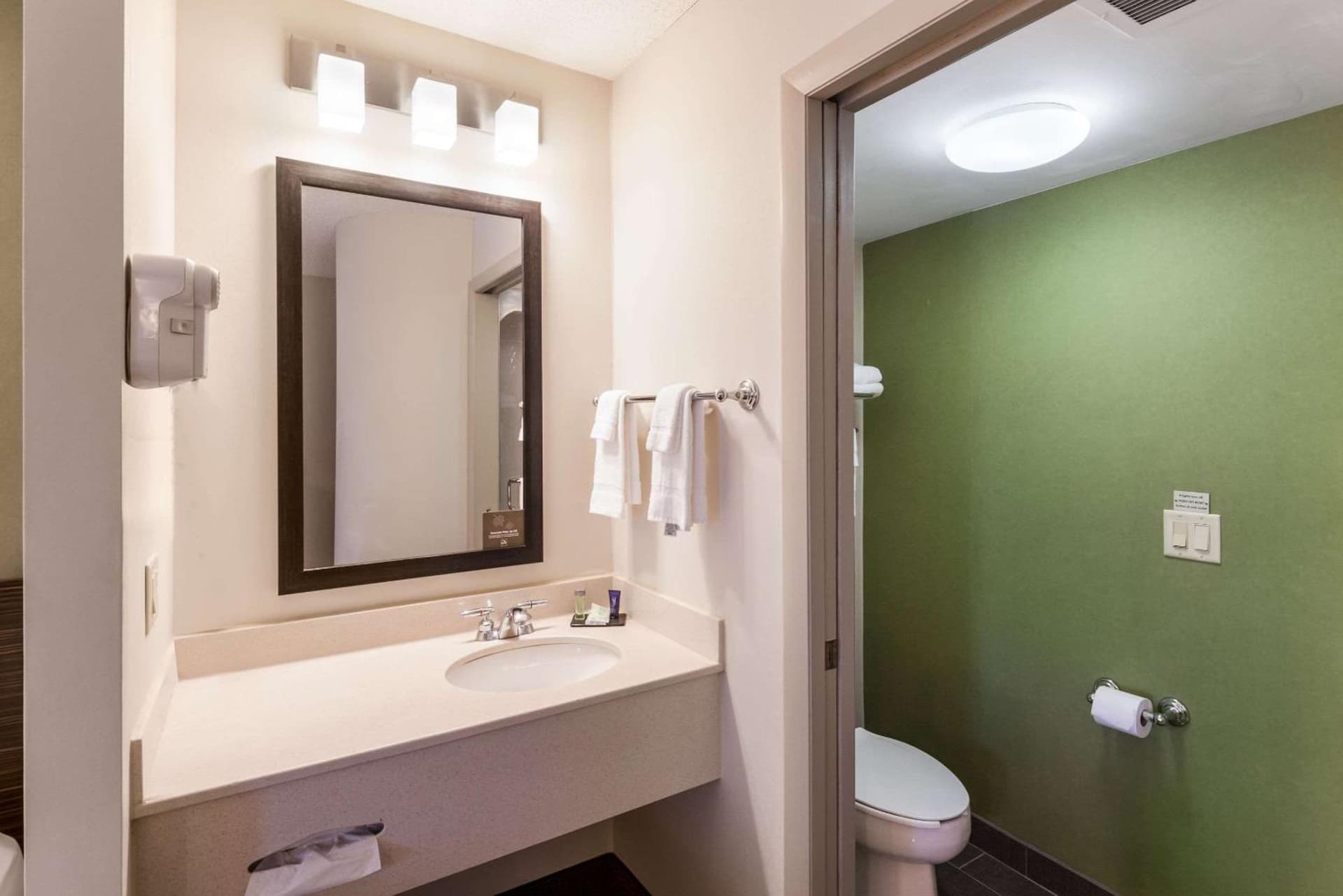Sleep Inn & Suites Niantic North gallery photo in Niantic, CT — image 17