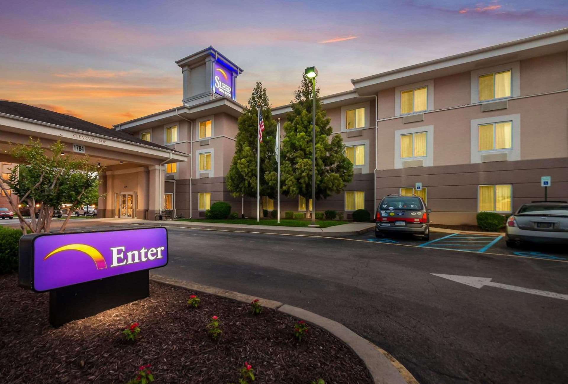 Sleep Inn & Suites Dover University Area interior in Dover, DE — gallery photo 2
