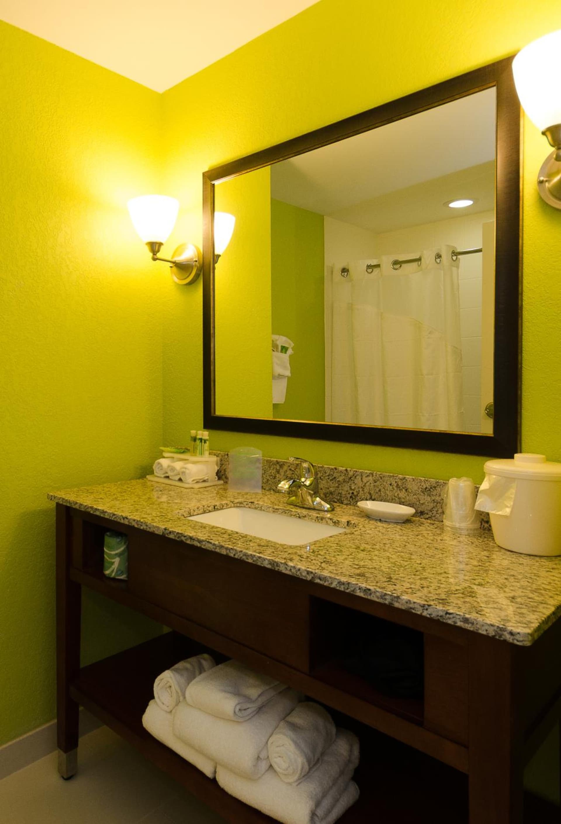 Holiday Inn Express Hickory - Hickory Mart by IHG gallery photo in Hickory, NC — image 7