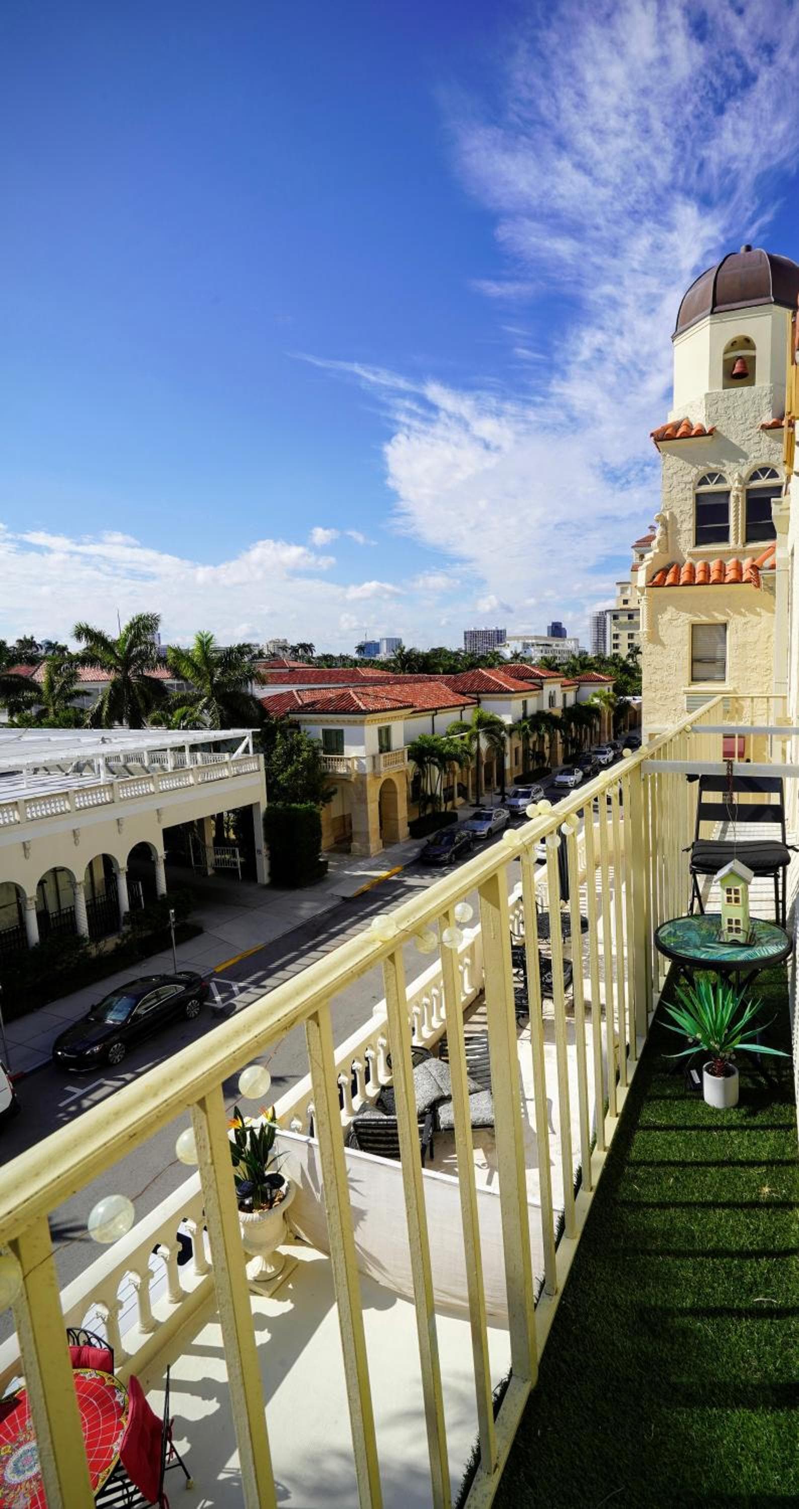 Palm Beach Hotel with Juliette Balconies! 2 blocks from beach! Historic Landmark interior in Palm Beach, FL — gallery photo 2