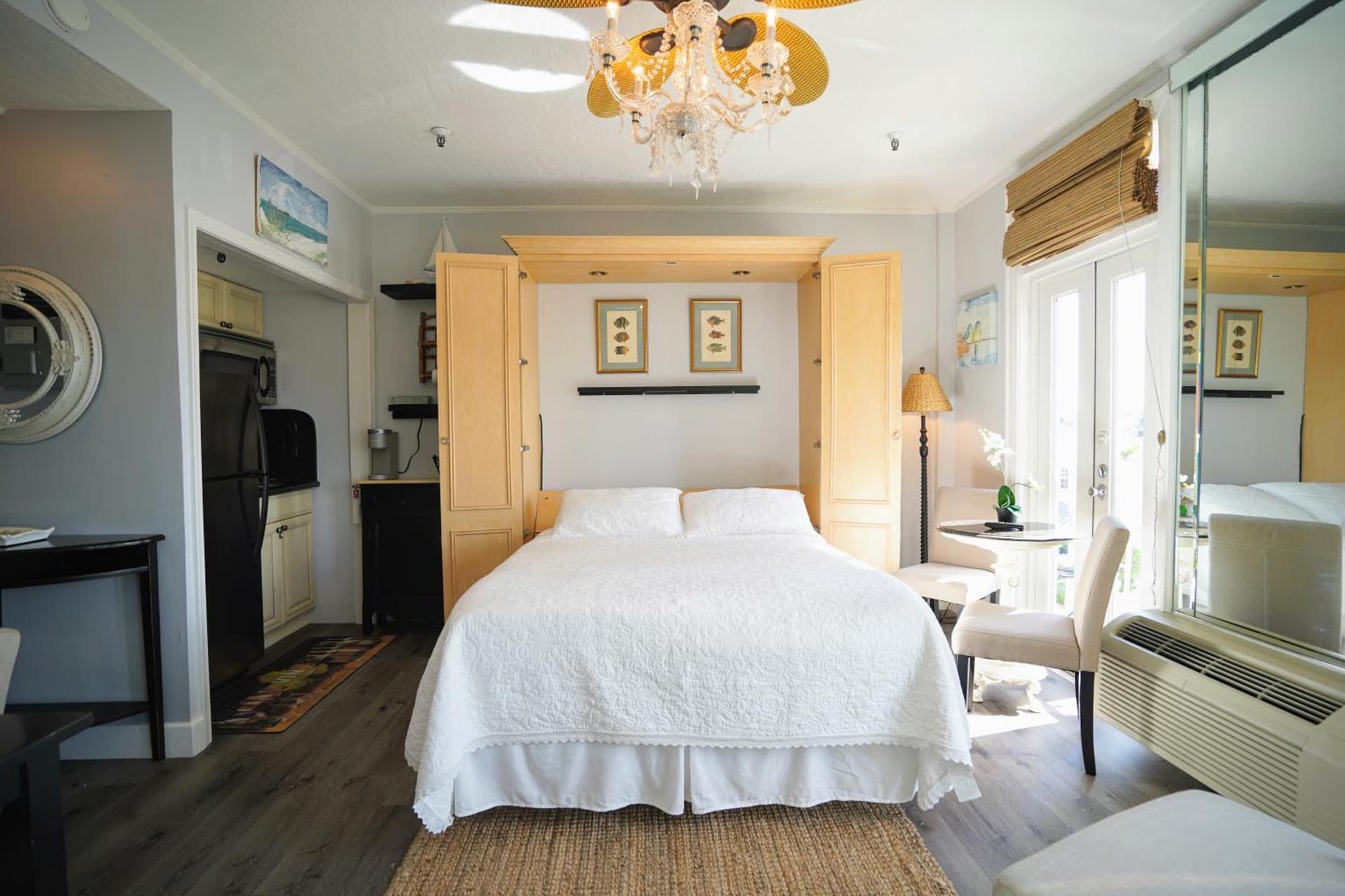 Palm Beach Hotel with Juliette Balconies! 2 blocks from beach! Historic Landmark property views in Palm Beach, FL — gallery photo 3