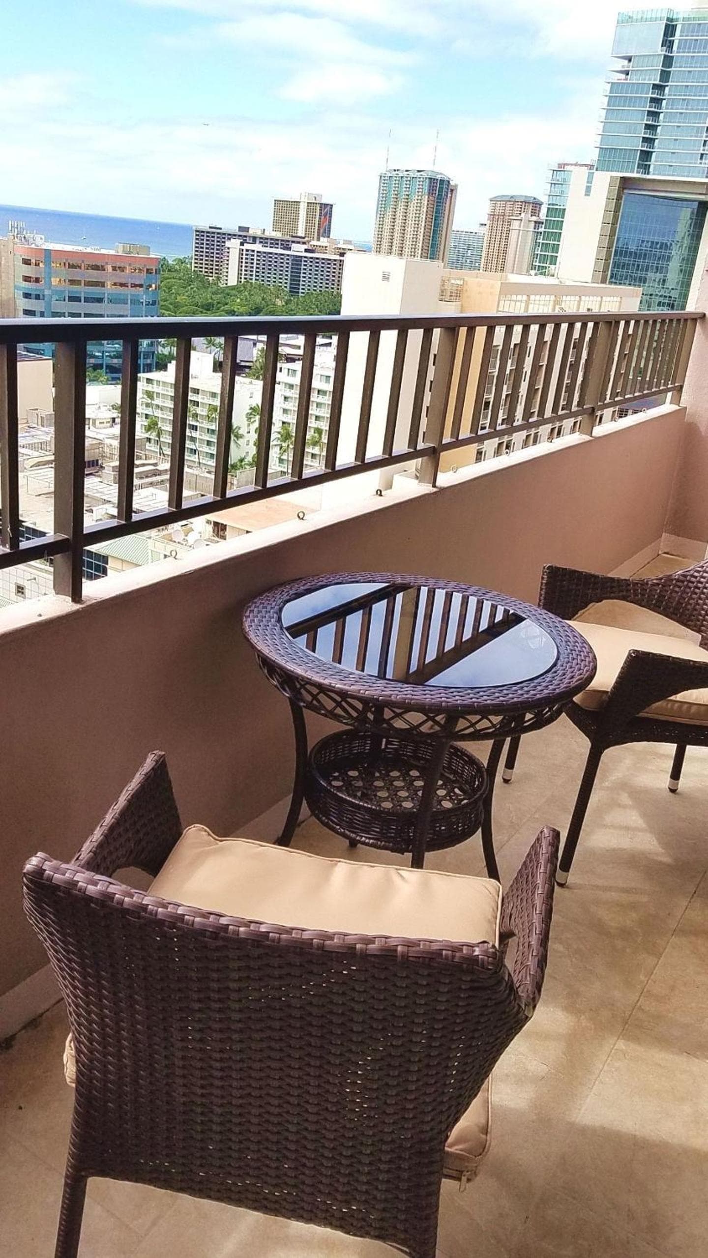 Waikiki Kuhio 1-bedrm Apt, Ocean view, Free Parking & Wifi interior in Honolulu, HI — gallery photo 2