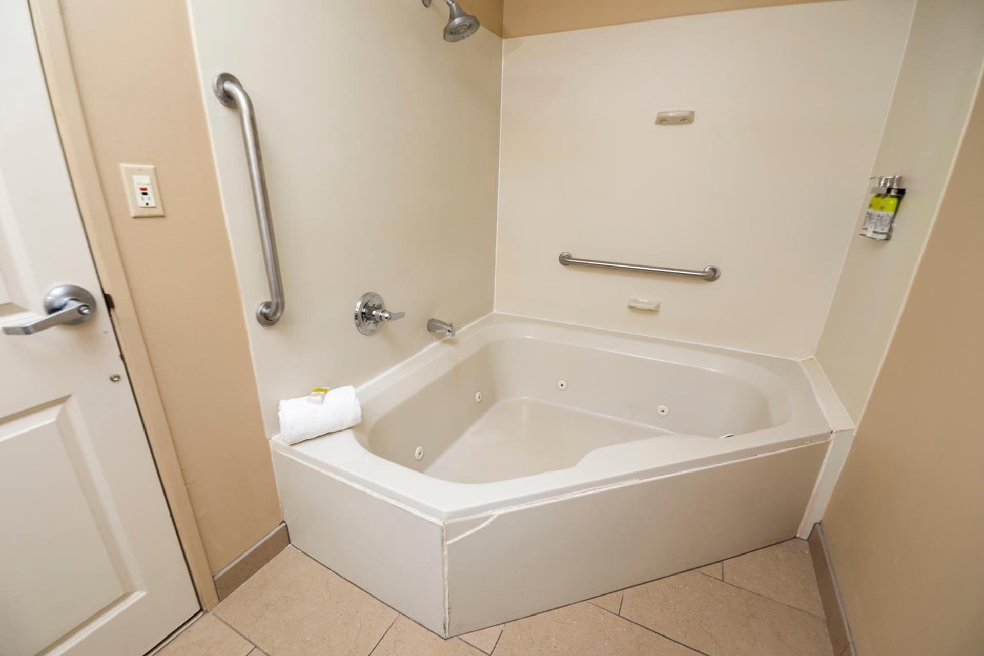Holiday Inn Express Bloomington West by IHG gallery photo in Bloomington, IL — image 16
