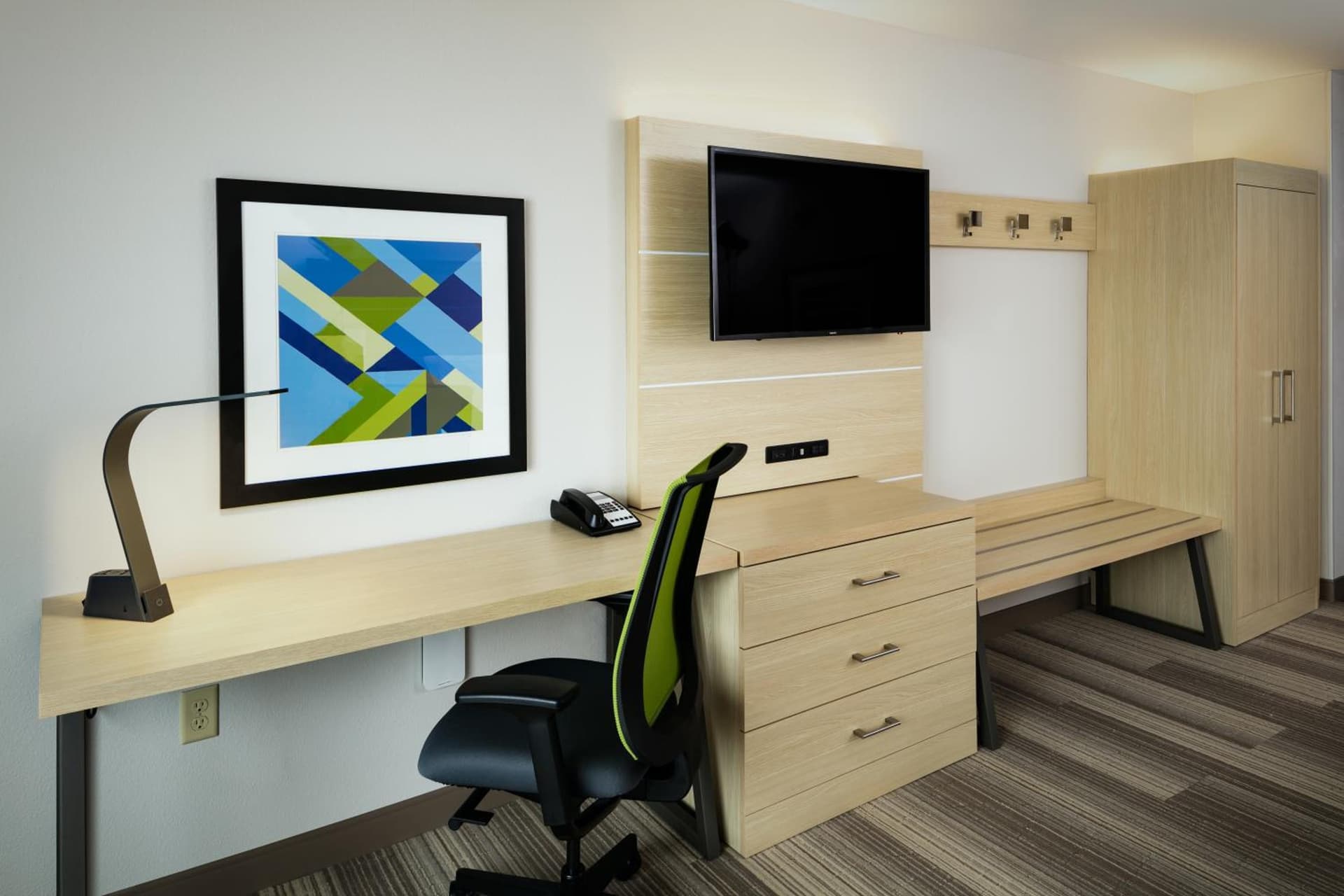 Holiday Inn Express & Suites - Medford by IHG property views in Medford, OR — gallery photo 3