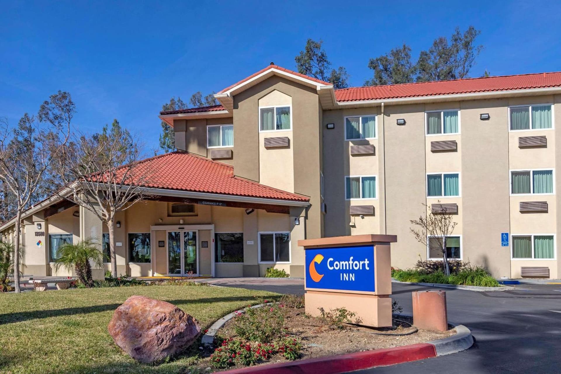 Comfort Inn Fontana featured exterior or lobby in Fontana, CA — similar hotel