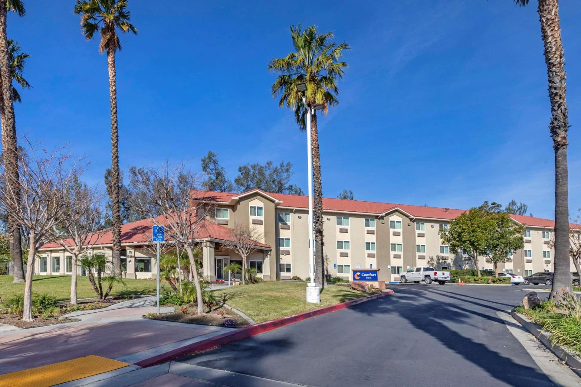 Comfort Inn Fontana property views in Fontana, CA — gallery photo 3