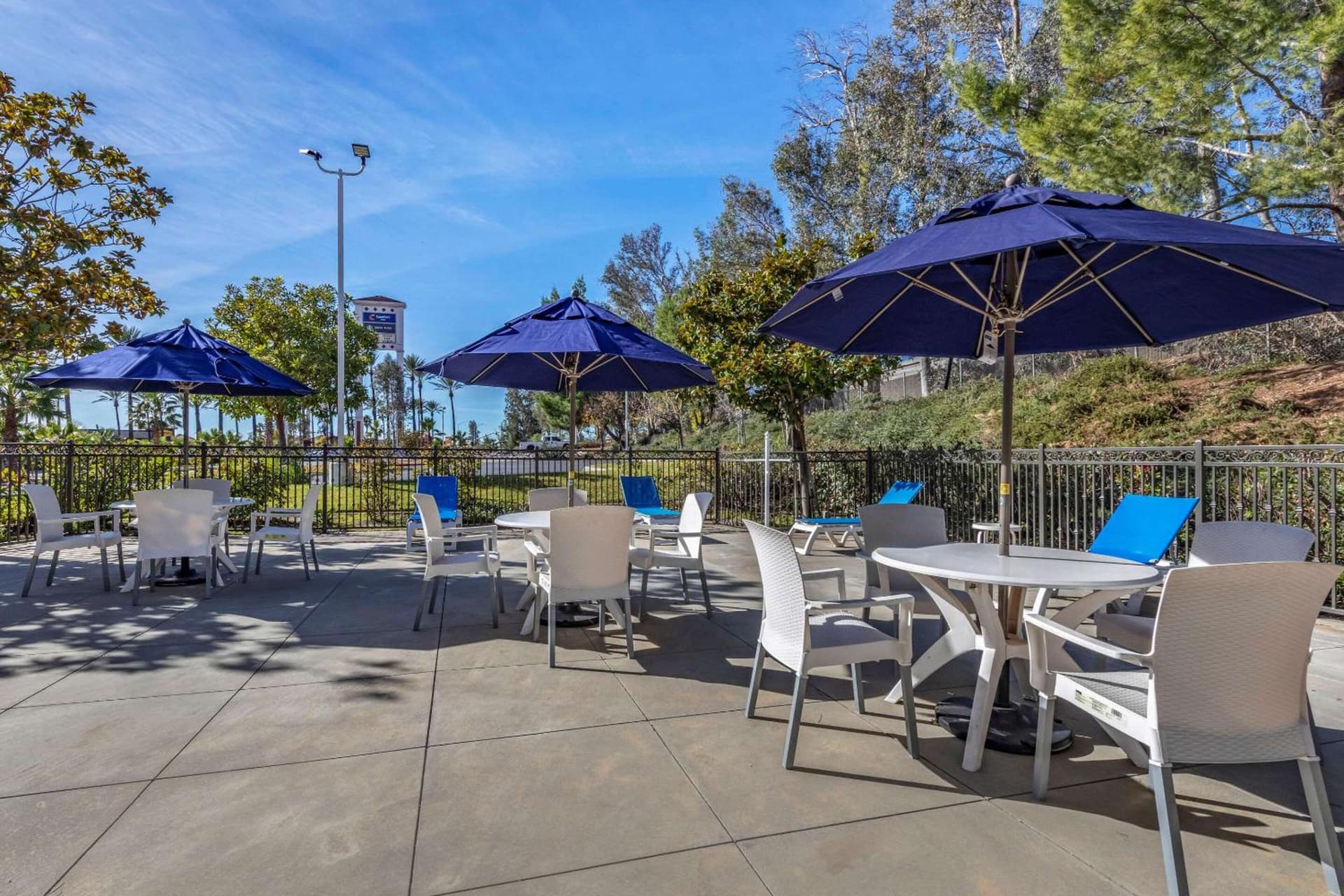 Comfort Inn Fontana gallery photo in Fontana, CA — image 5