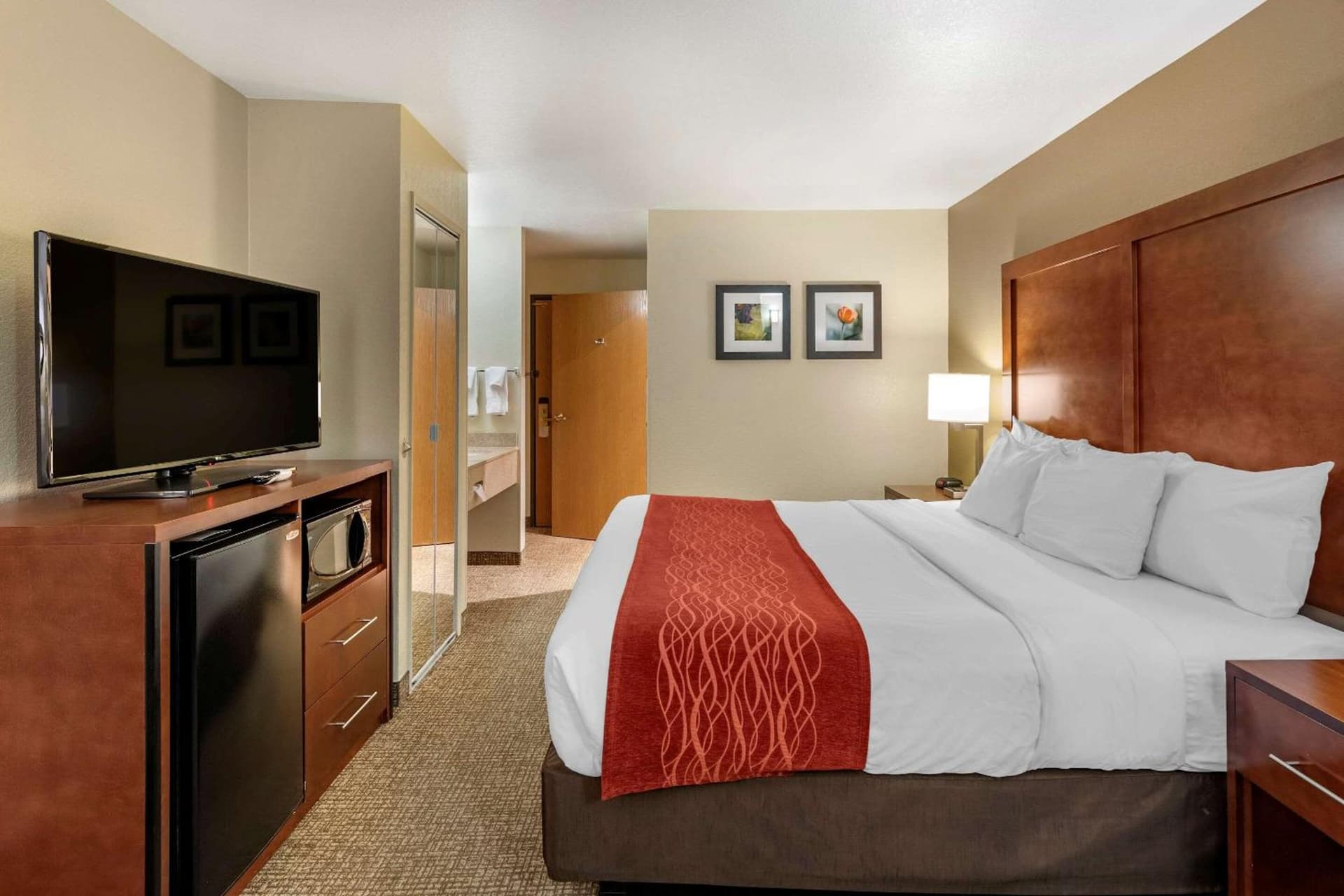 Comfort Inn Fontana gallery photo in Fontana, CA — image 6