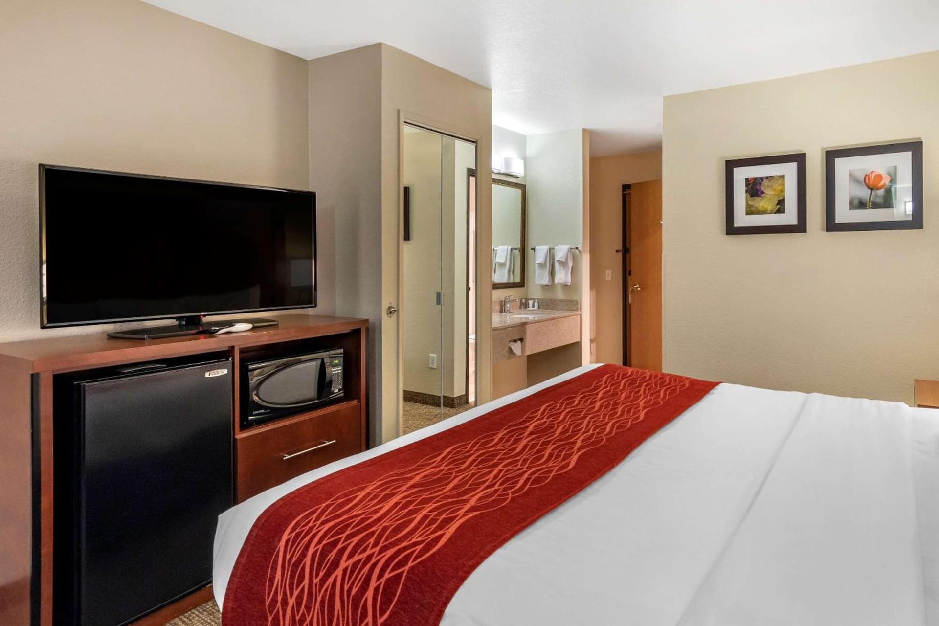 Comfort Inn Fontana gallery photo in Fontana, CA — image 26