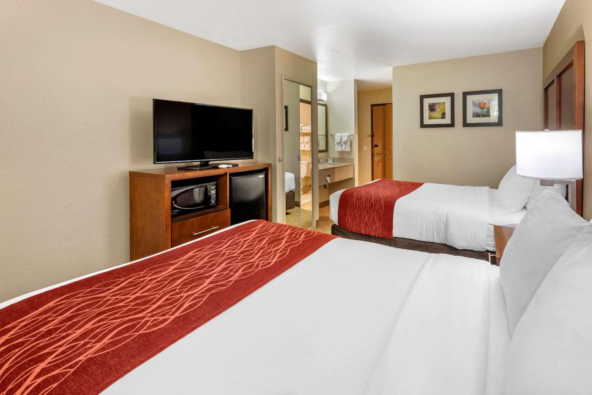 Comfort Inn Fontana gallery photo in Fontana, CA — image 8