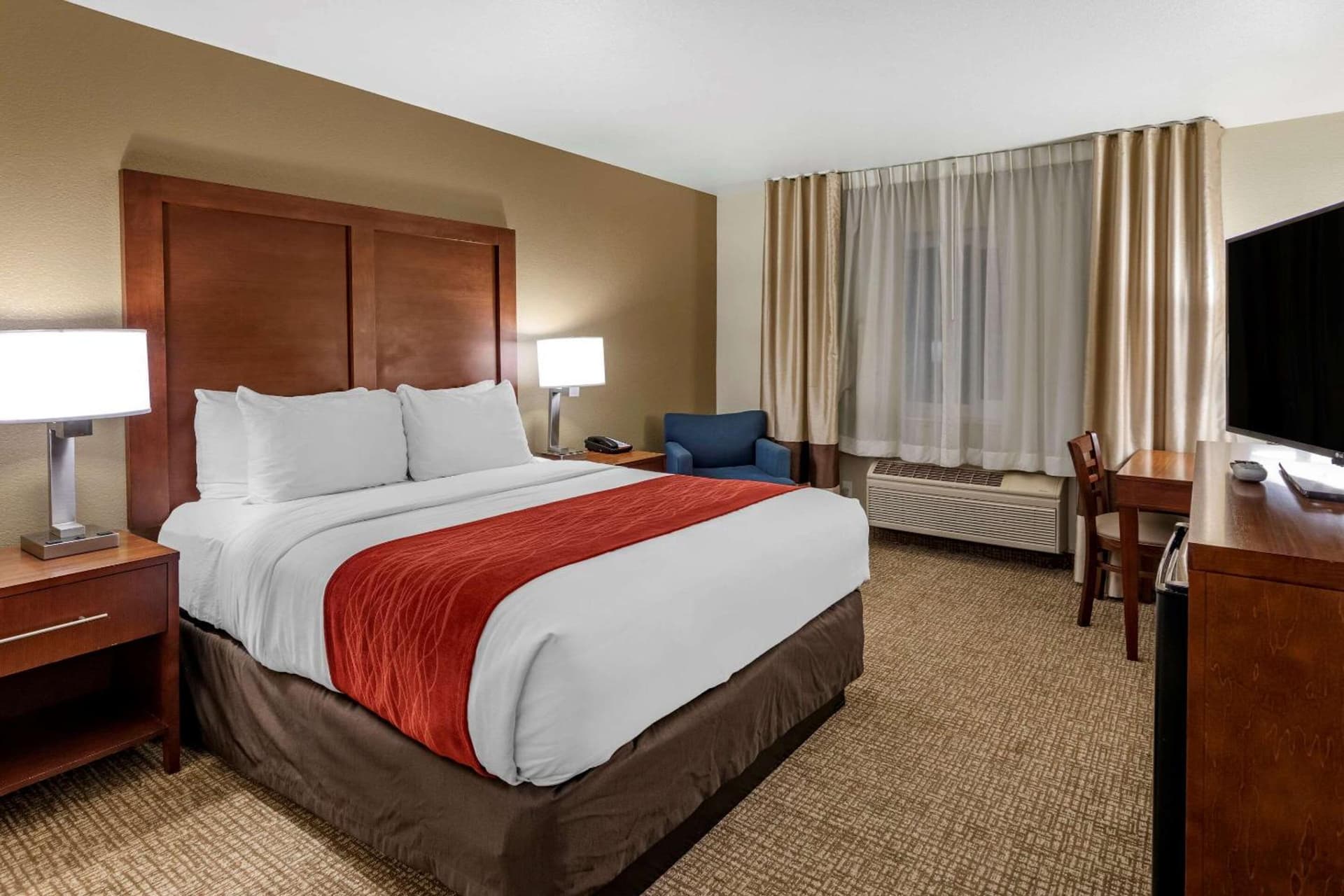 Comfort Inn Fontana property views in Fontana, CA — gallery photo 3
