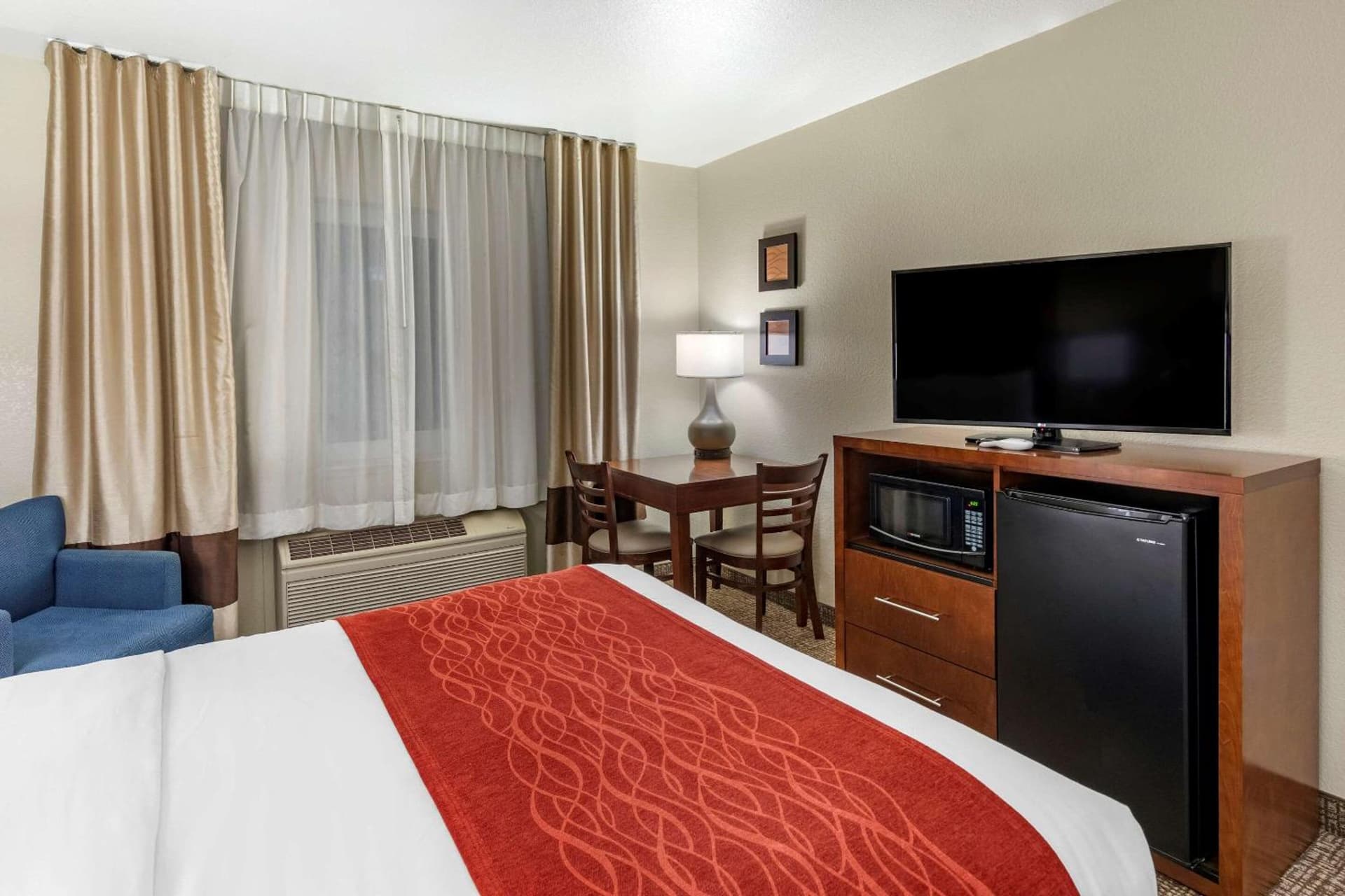 Comfort Inn Fontana gallery photo in Fontana, CA — image 9