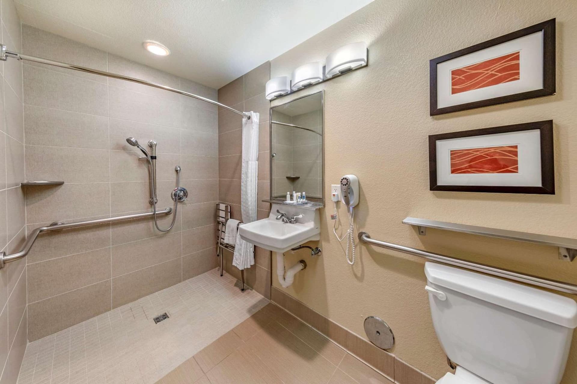 Comfort Inn Fontana gallery photo in Fontana, CA — image 25