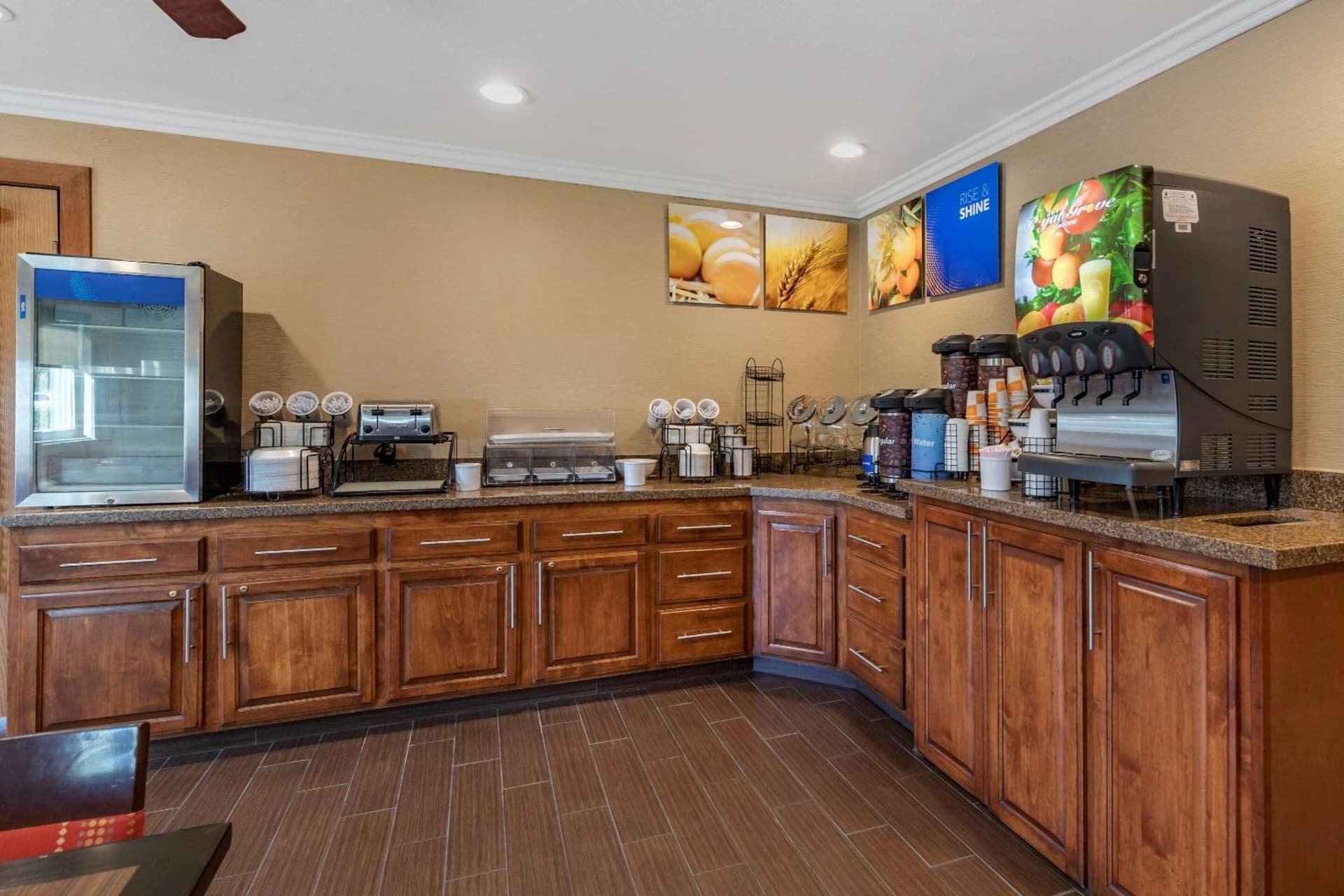 Comfort Inn Fontana gallery photo in Fontana, CA — image 18