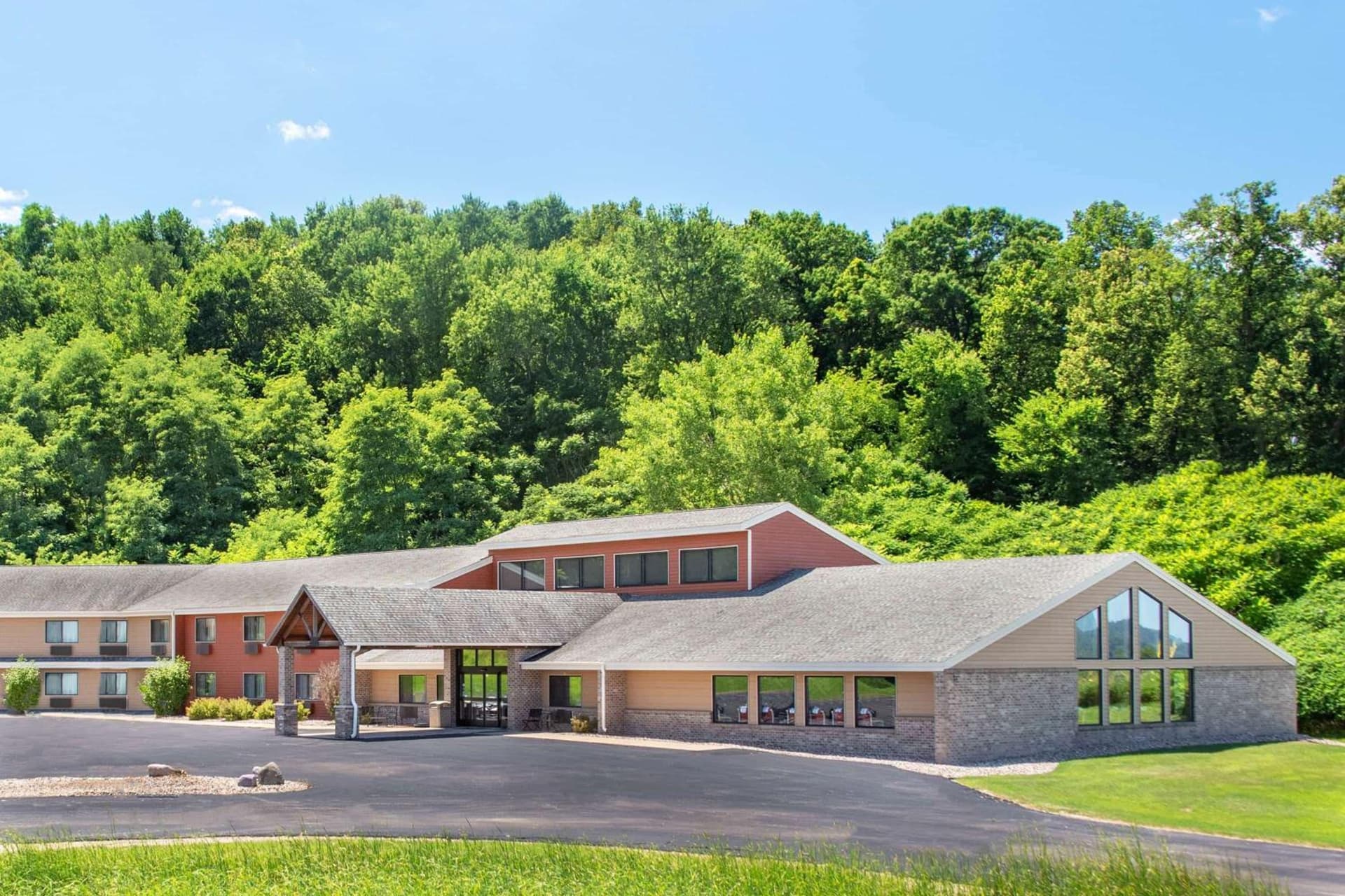 AmericInn by Wyndham West Salem — hotel in Onalaska, Wisconsin