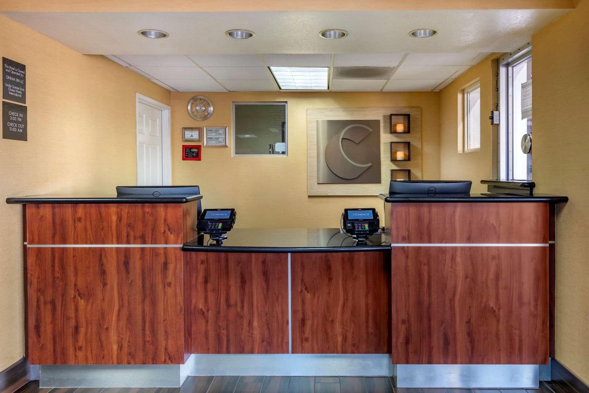 Comfort Inn & Suites Near Universal - N Hollywood - Burbank property views in Los Angeles, CA — gallery photo 3