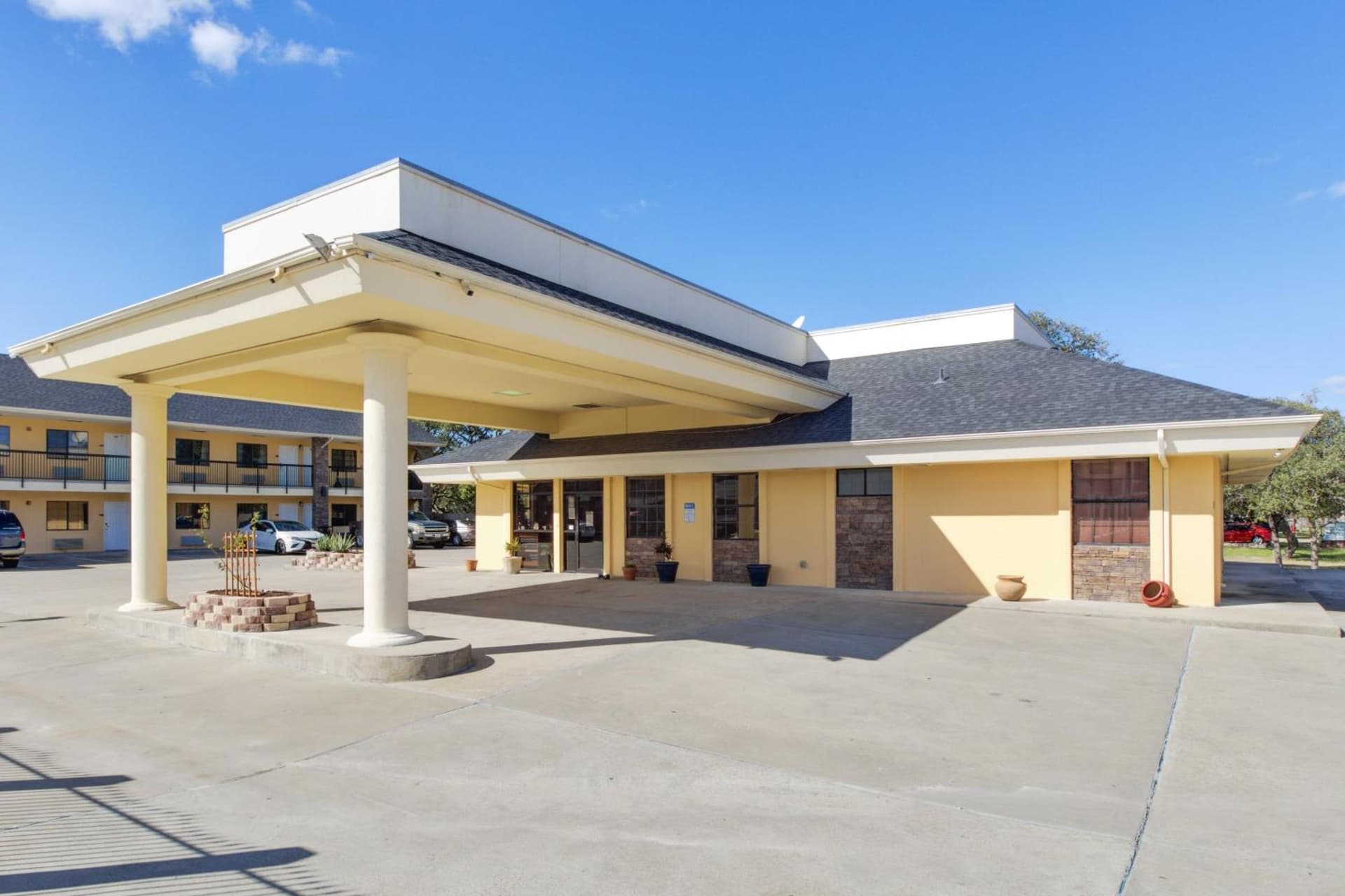 OYO Hotel Ingleside TX featured exterior or lobby in Ingleside, TX — similar hotel