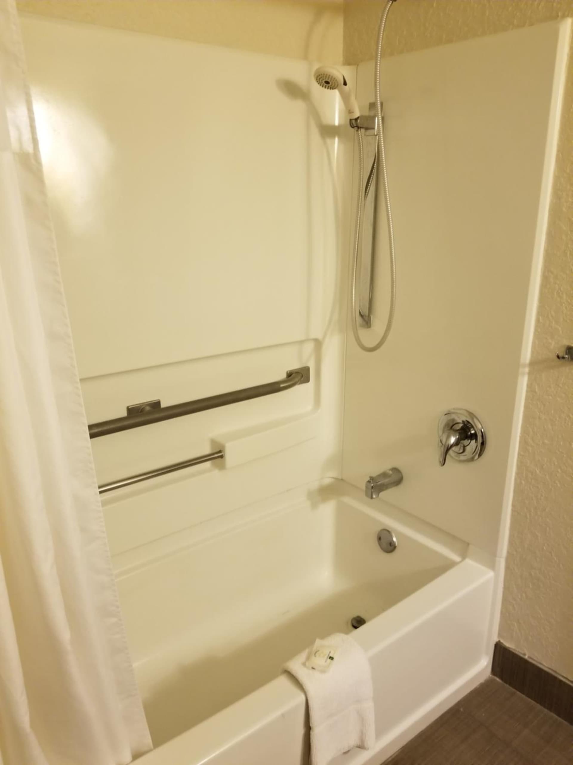 Quality Inn & Suites Leesburg Chain of Lakes gallery photo in Leesburg, FL — image 25