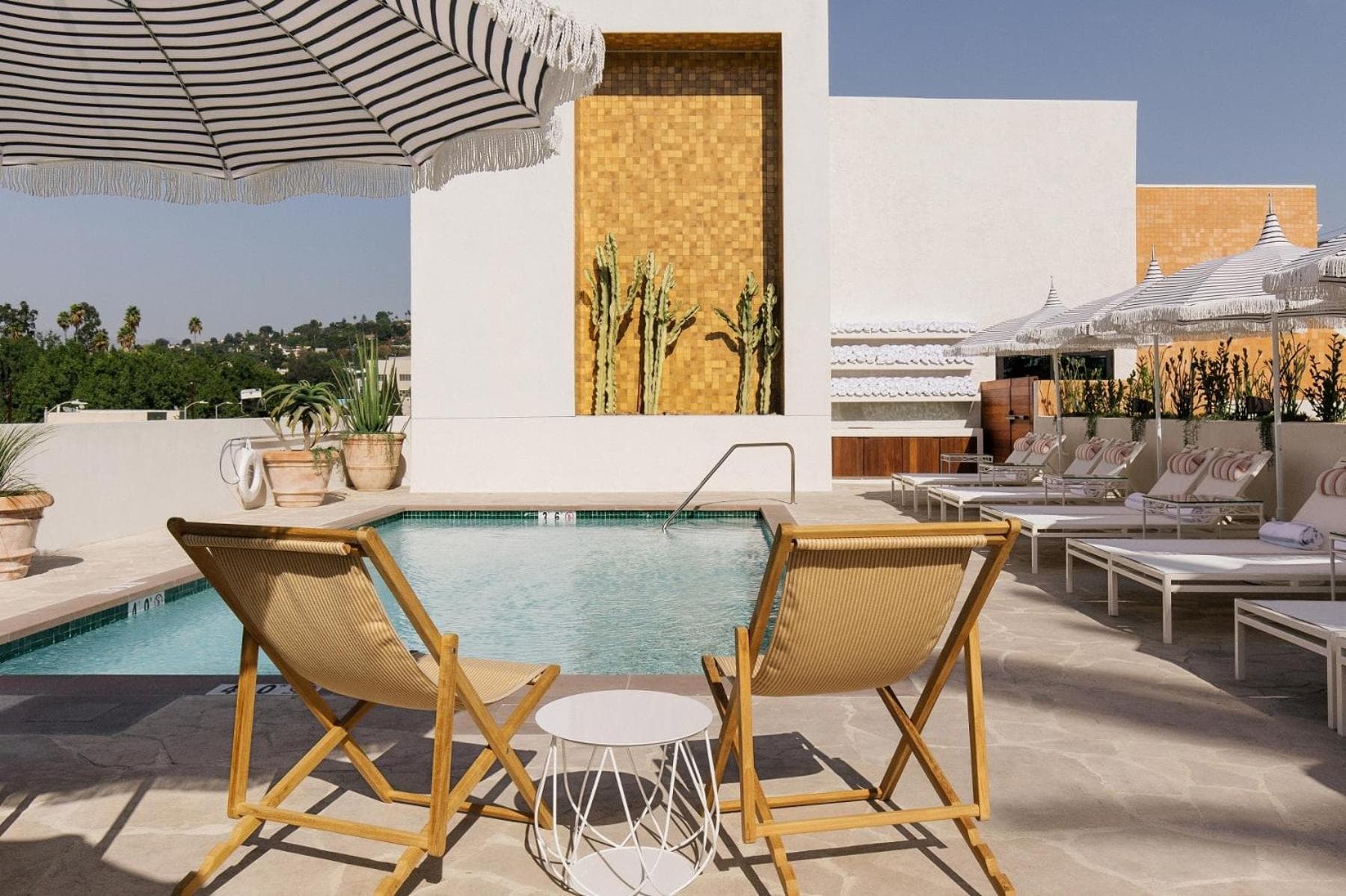 Silver Lake Pool & Inn property views in Los Angeles, CA — gallery photo 3